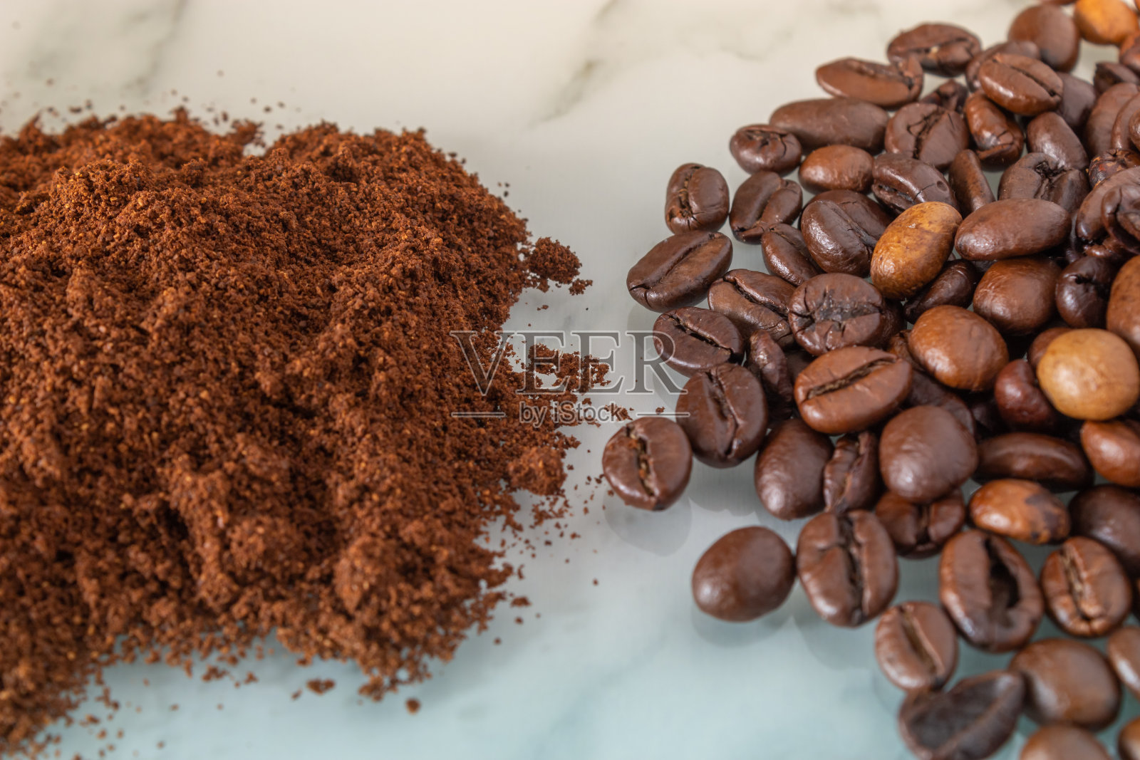 烘培咖啡豆和磨碎的咖啡照片摄影图片