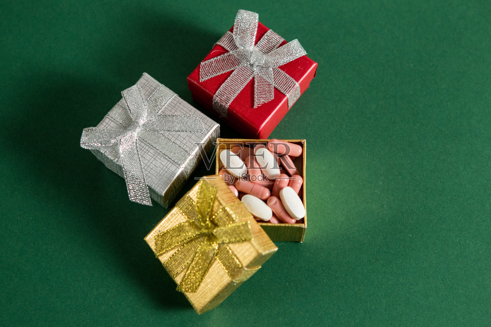 一些用于改善老年生活质量的药丸照片摄影图片