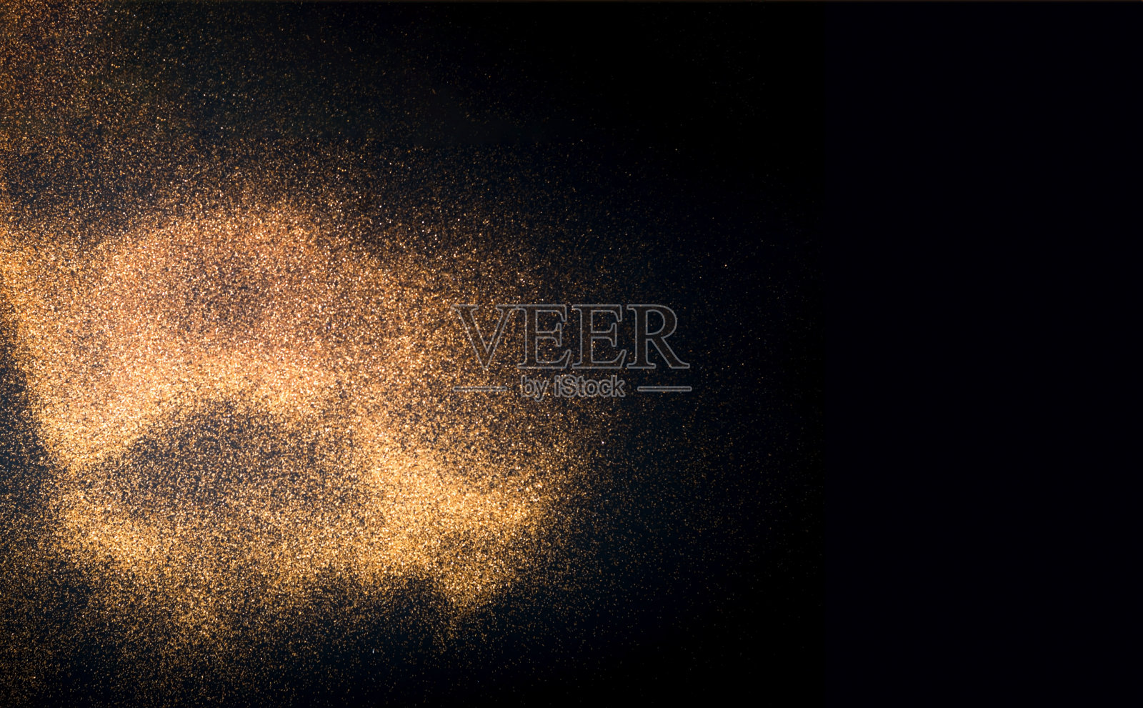 黑色的背景与金色的闪光。模糊的效果。节日背景的概念。本空间照片摄影图片
