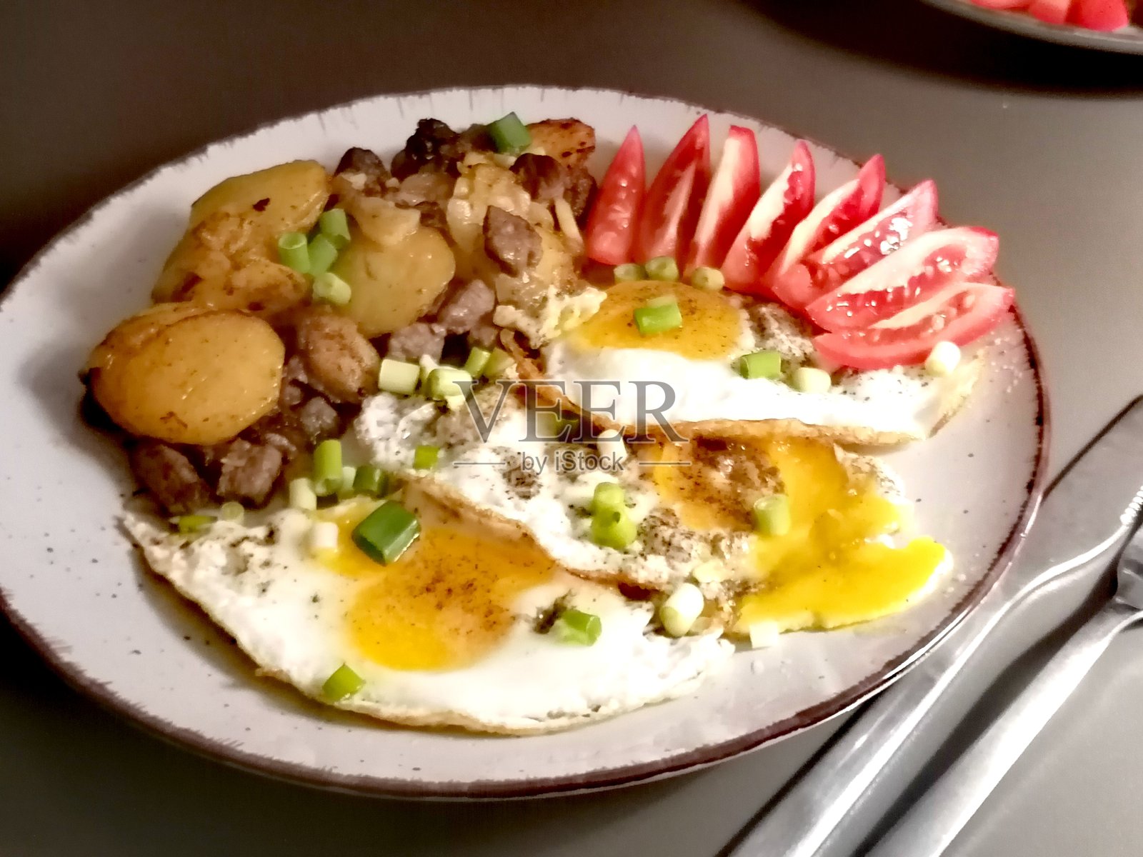 煎土豆和煎蛋照片摄影图片