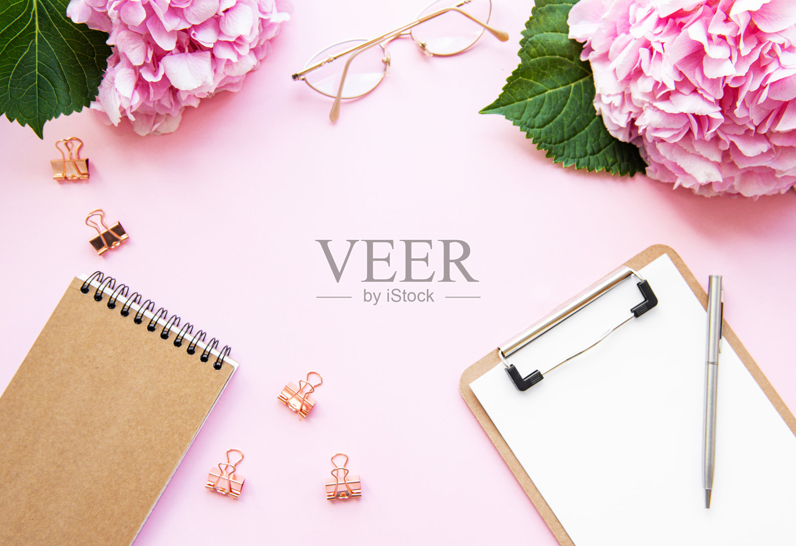 家庭办公工作台照片摄影图片