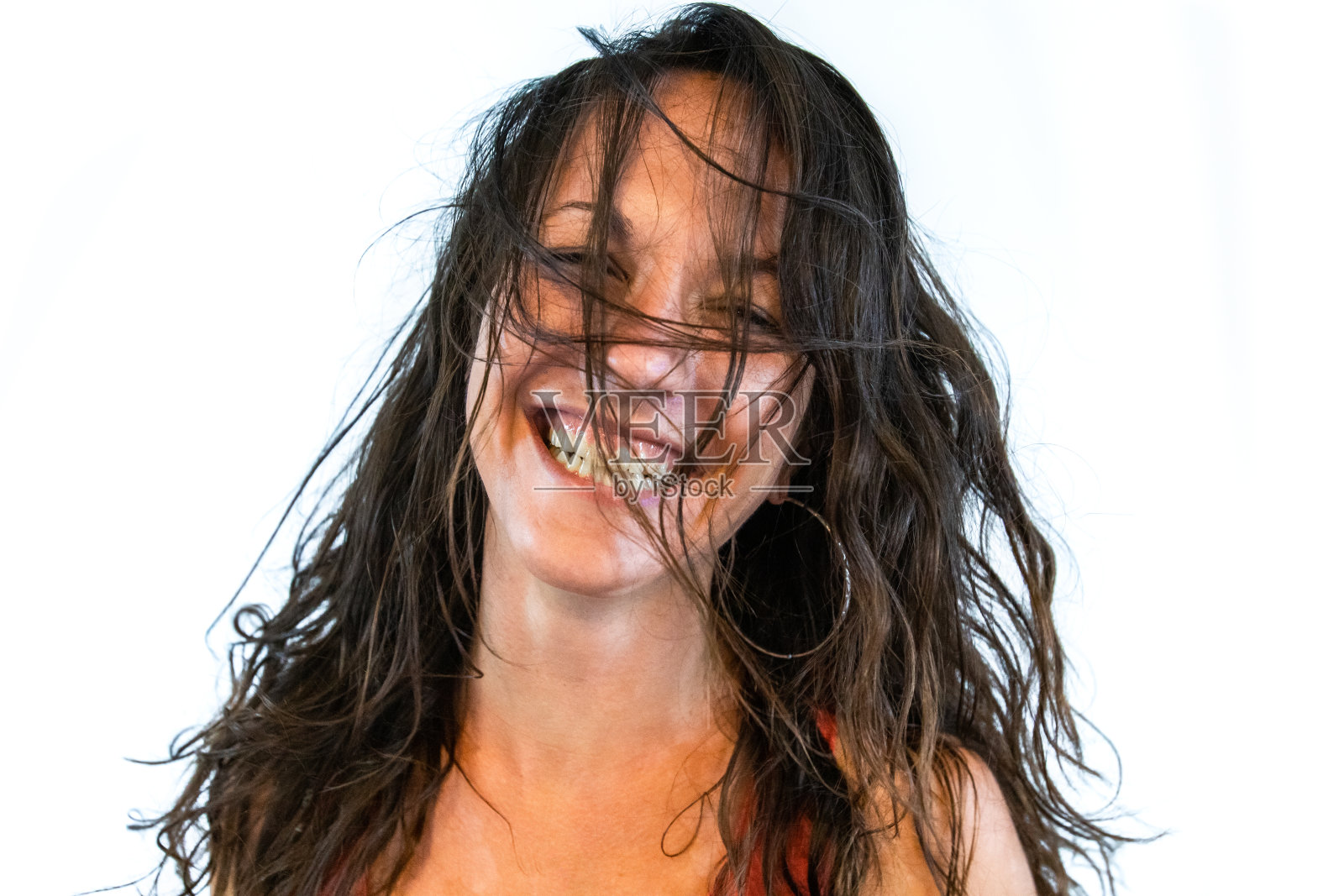 无忧无虑的黑发女人照片摄影图片