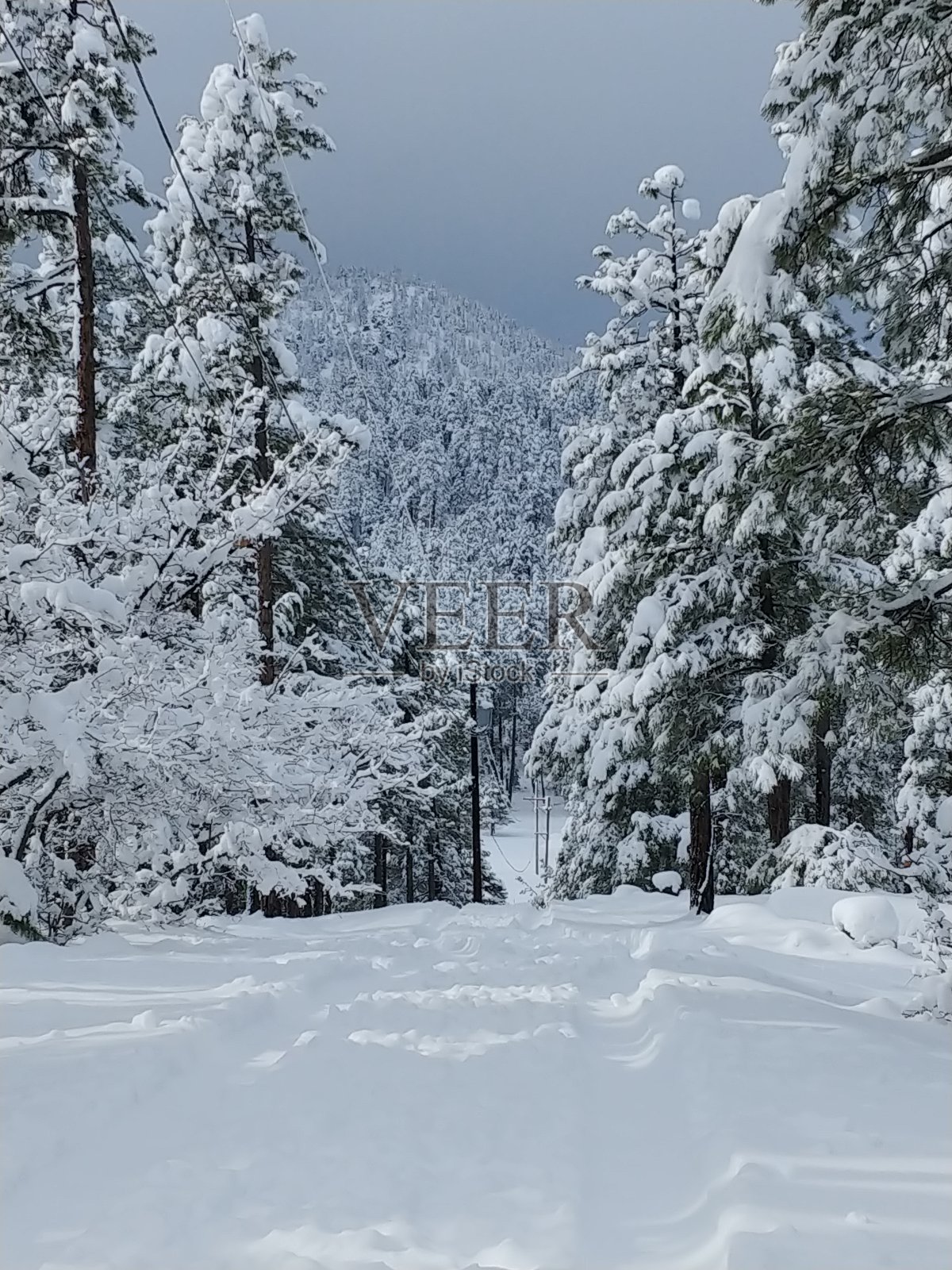 一座山通向另一座山照片摄影图片