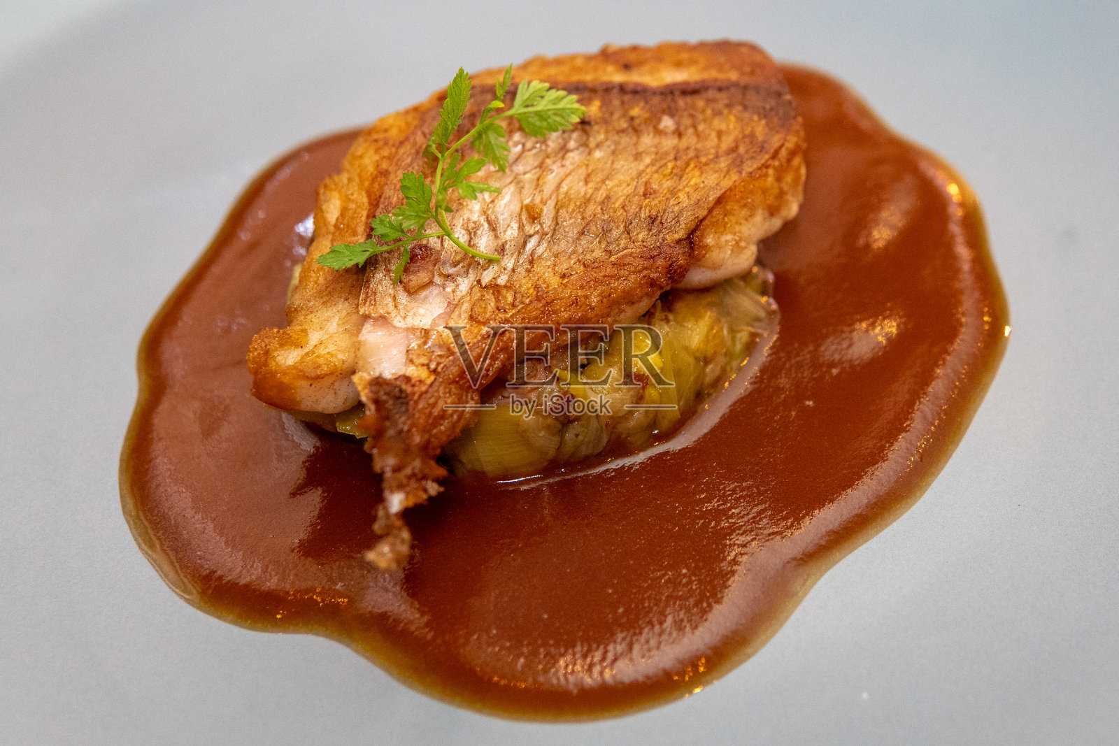 红汁鱼片照片摄影图片