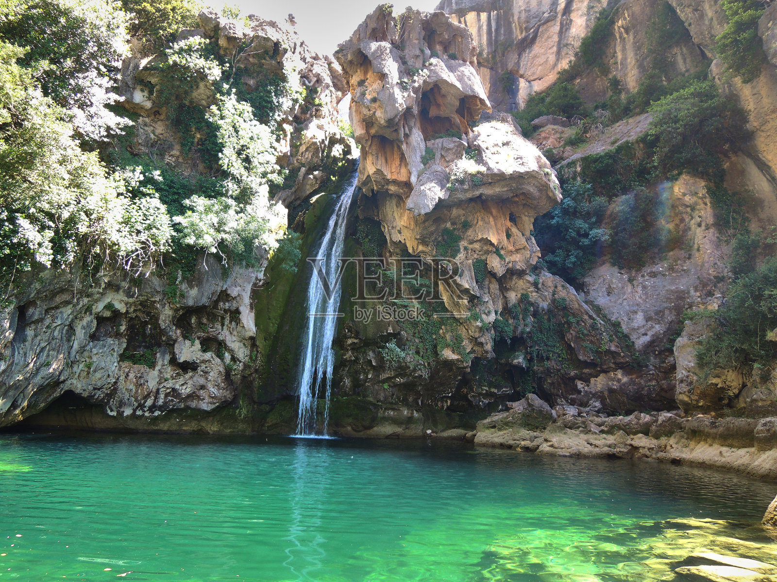 卡索拉山脉、塞古拉和别墅自然公园中Borosa河路线上的瀑布。在Jaen,安达卢西亚。西班牙照片摄影图片