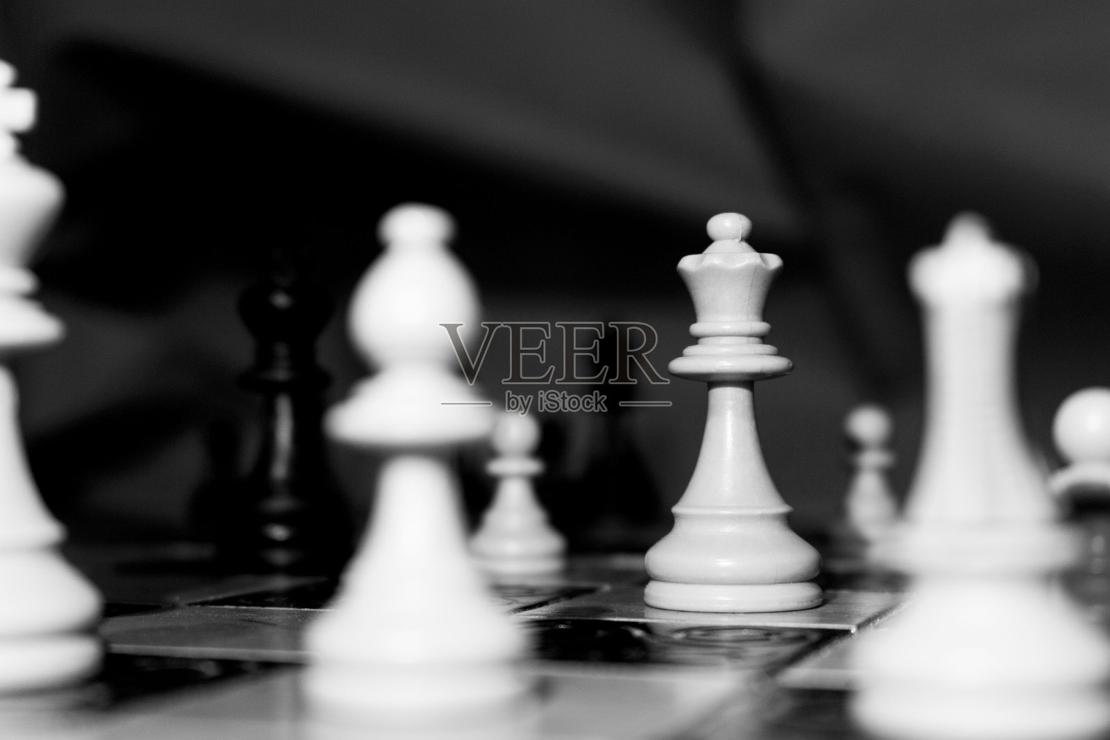 在棋盘上拍摄的象棋照片摄影图片