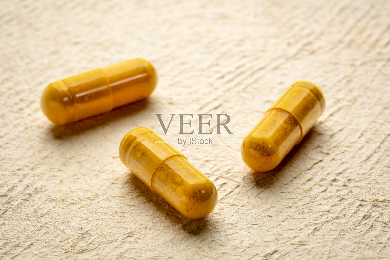 姜黄粉胶囊照片摄影图片