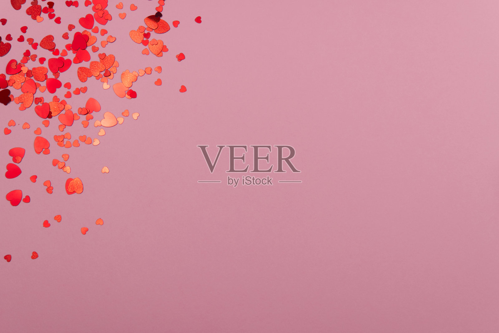 情人节的概念在粉红色的背景上装饰。情人节的概念有婚礼、订婚、母亲节、生日、新年、圣诞节等节假日。平飞照片摄影图片