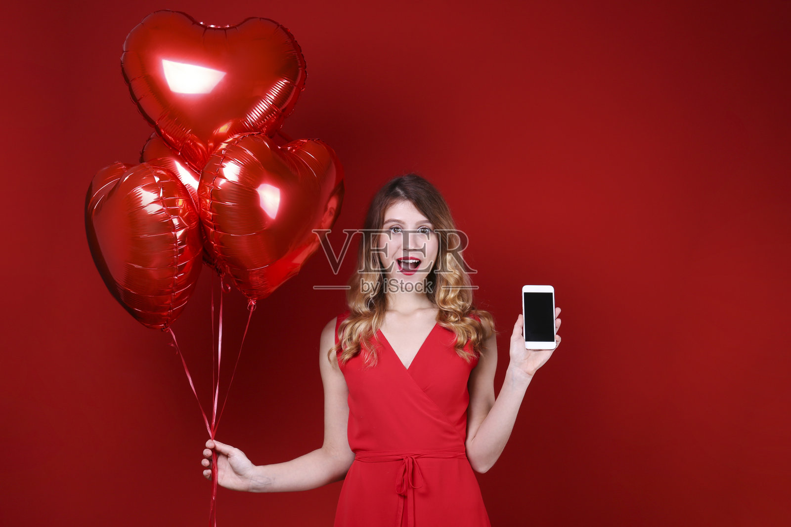 情人节概念图：波浪发女模特照片摄影图片