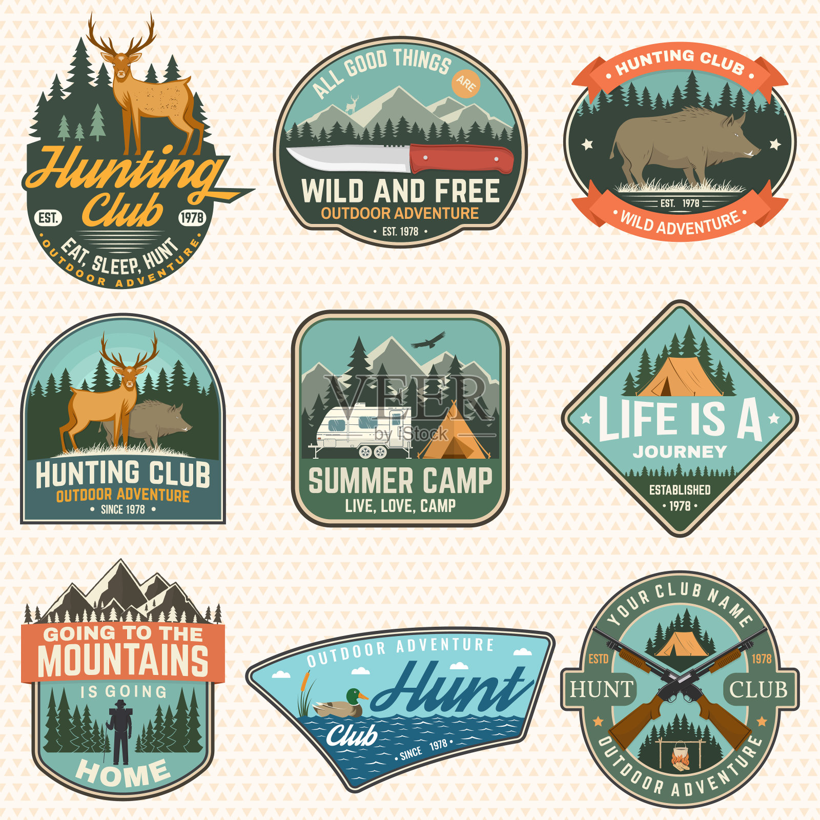 狩猎俱乐部和远足俱乐部的徽章。向量。概念衬衫，标志，印刷，邮票。复古设计的房车，露营帐篷，野猪，鹿和森林剪影设计元素图片