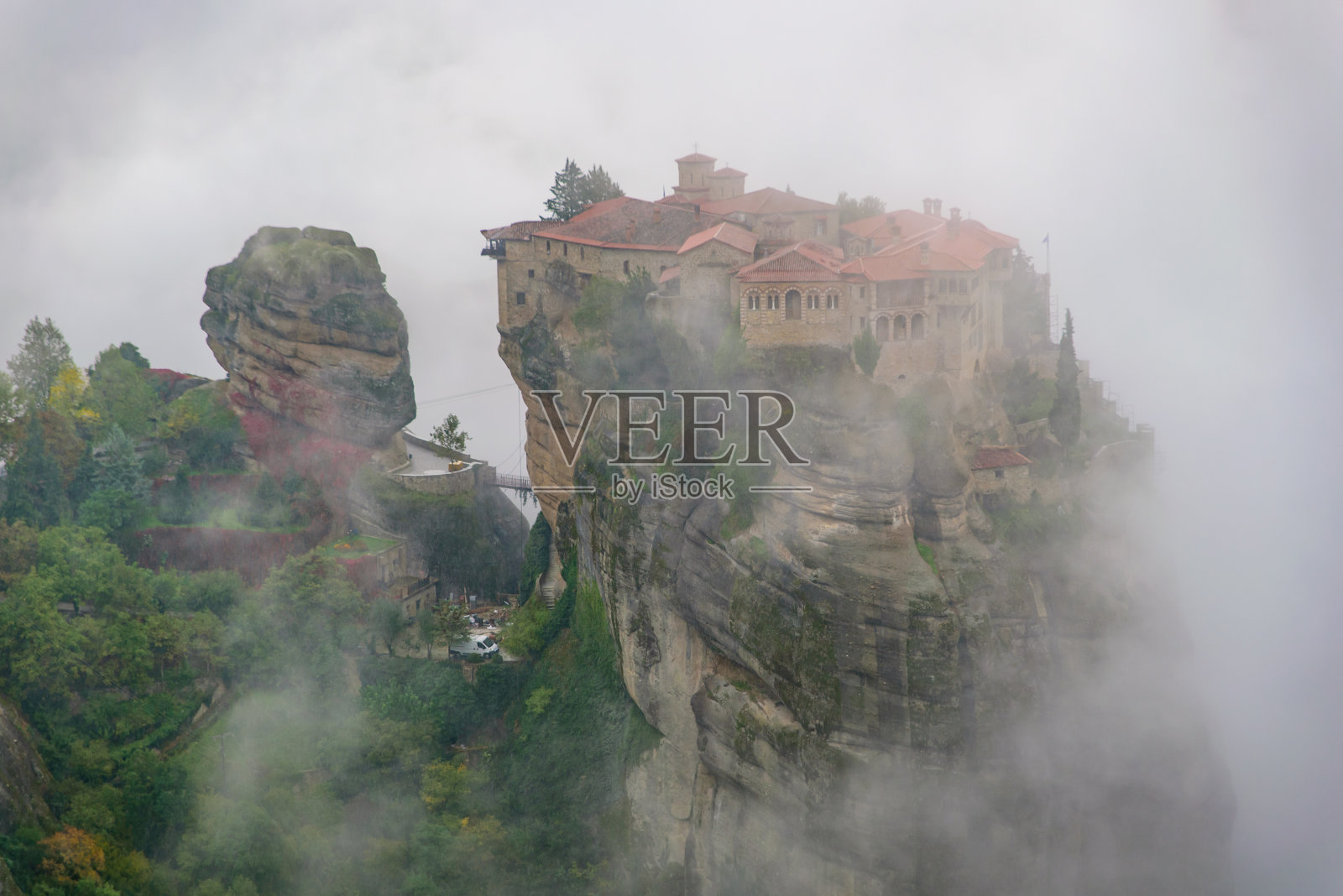 希腊迈泰奥拉的瓦尔拉姆修道院，第二大东正教修道院照片摄影图片