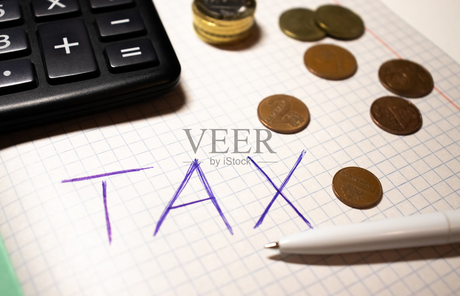 计算机及成本核算、纳税、会计工作照片摄影图片