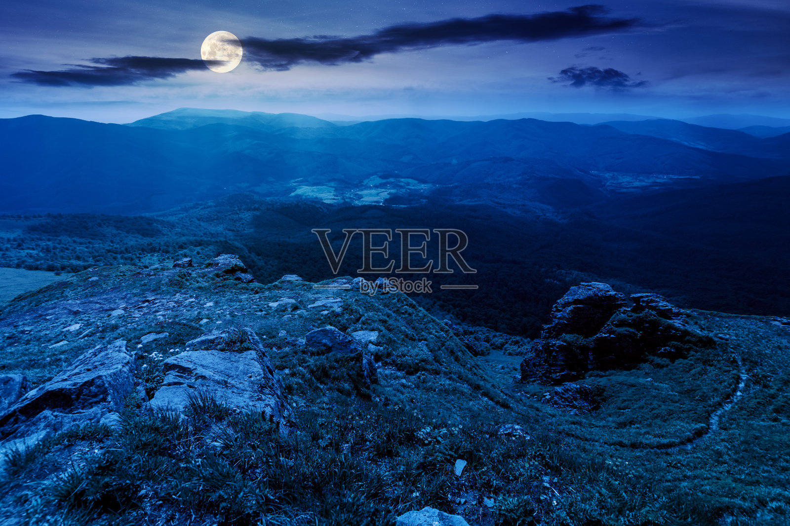 夏夜山景照片摄影图片