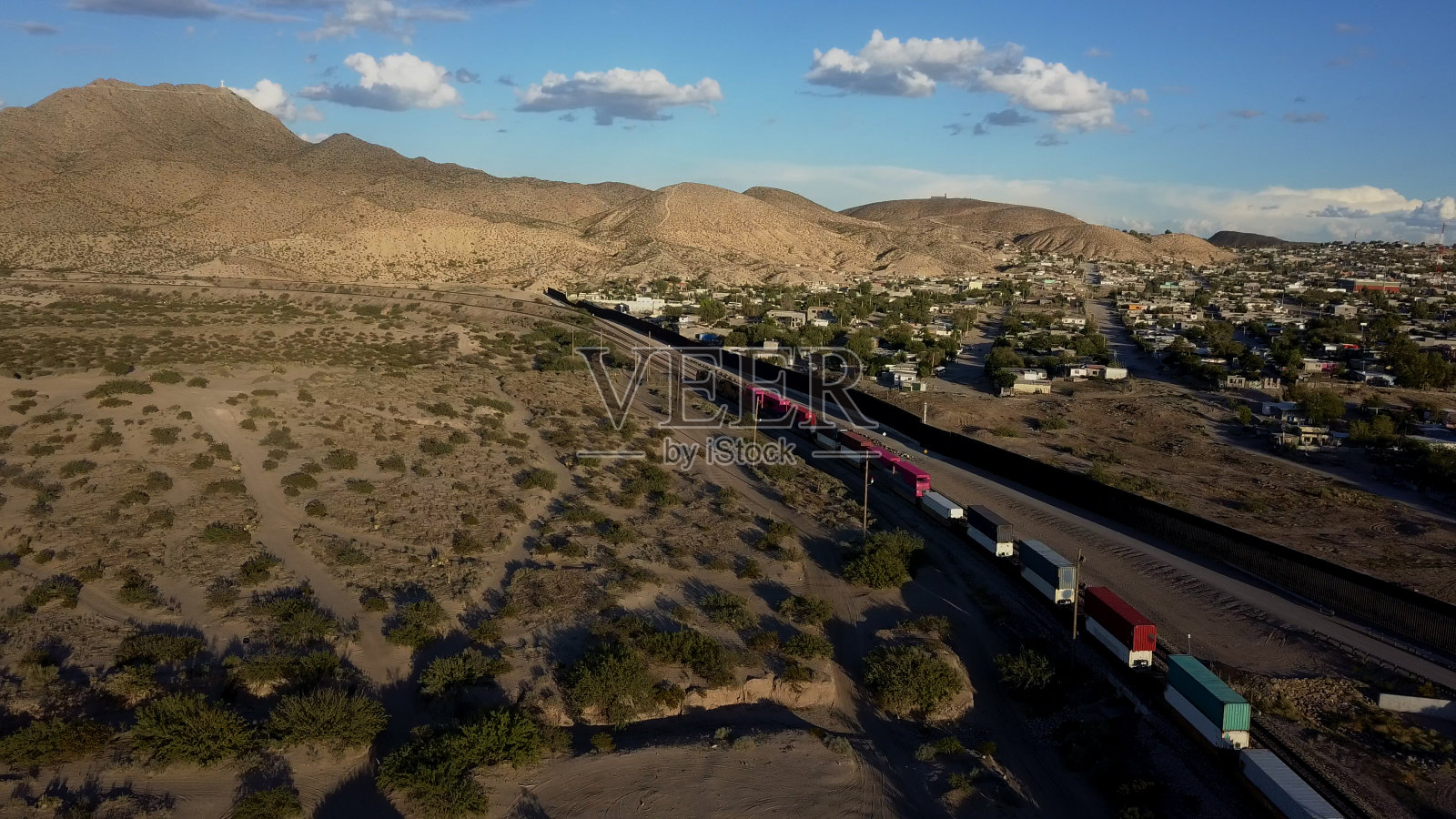 新墨西哥和奇瓦瓦州之间的国际边界鸟瞰图照片摄影图片