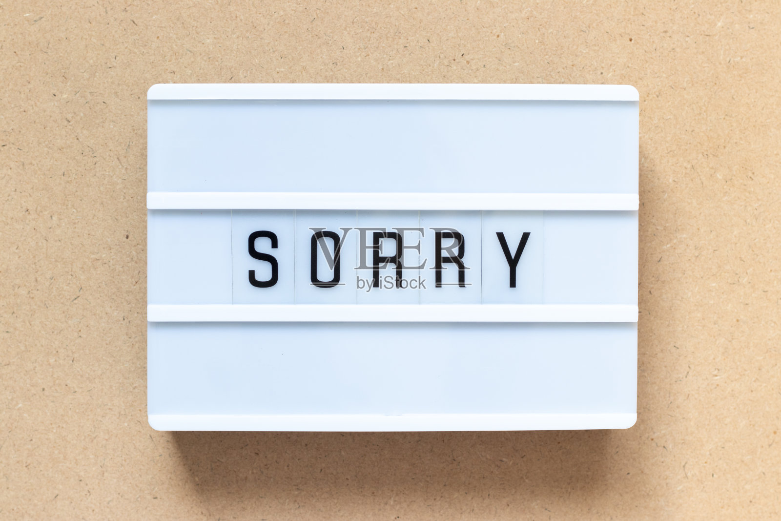 白色灯箱与字对不起在木材背景照片摄影图片