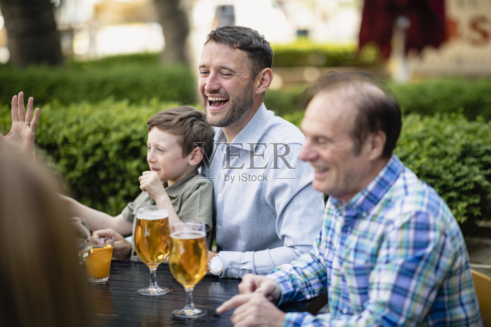 在夏日午后放松照片摄影图片