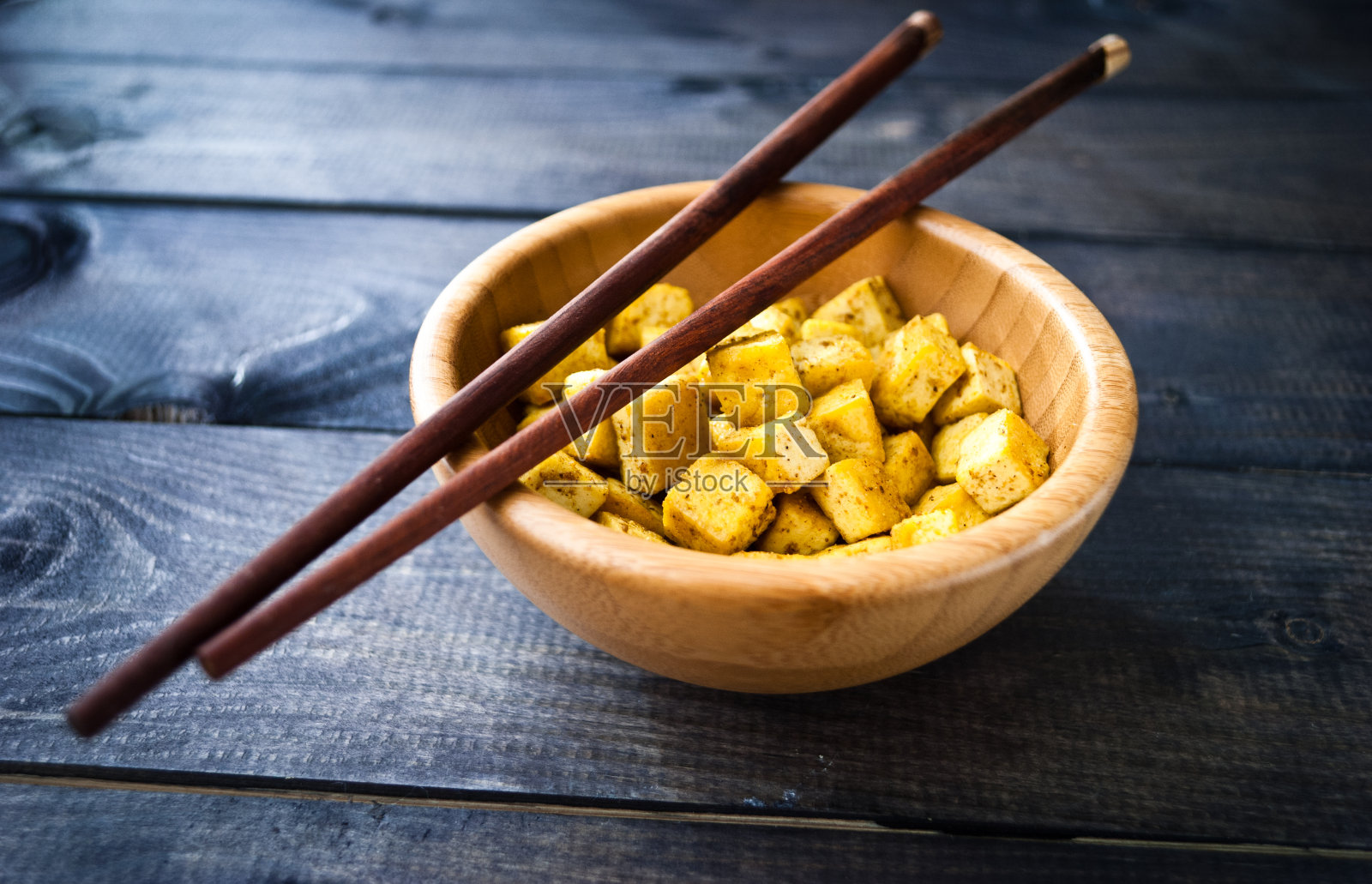 炸豆腐块照片摄影图片