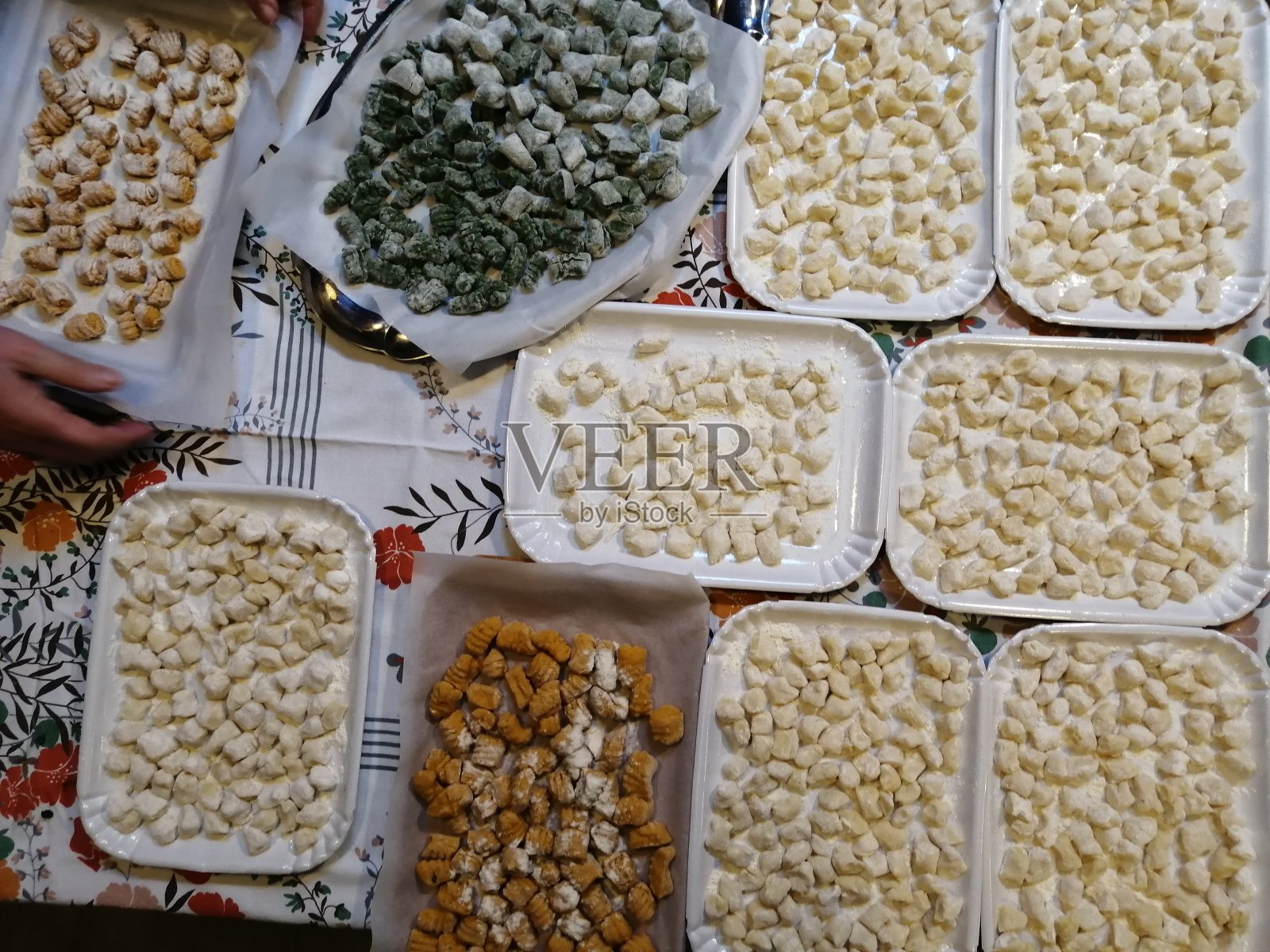 制作意大利面的准备工作照片摄影图片