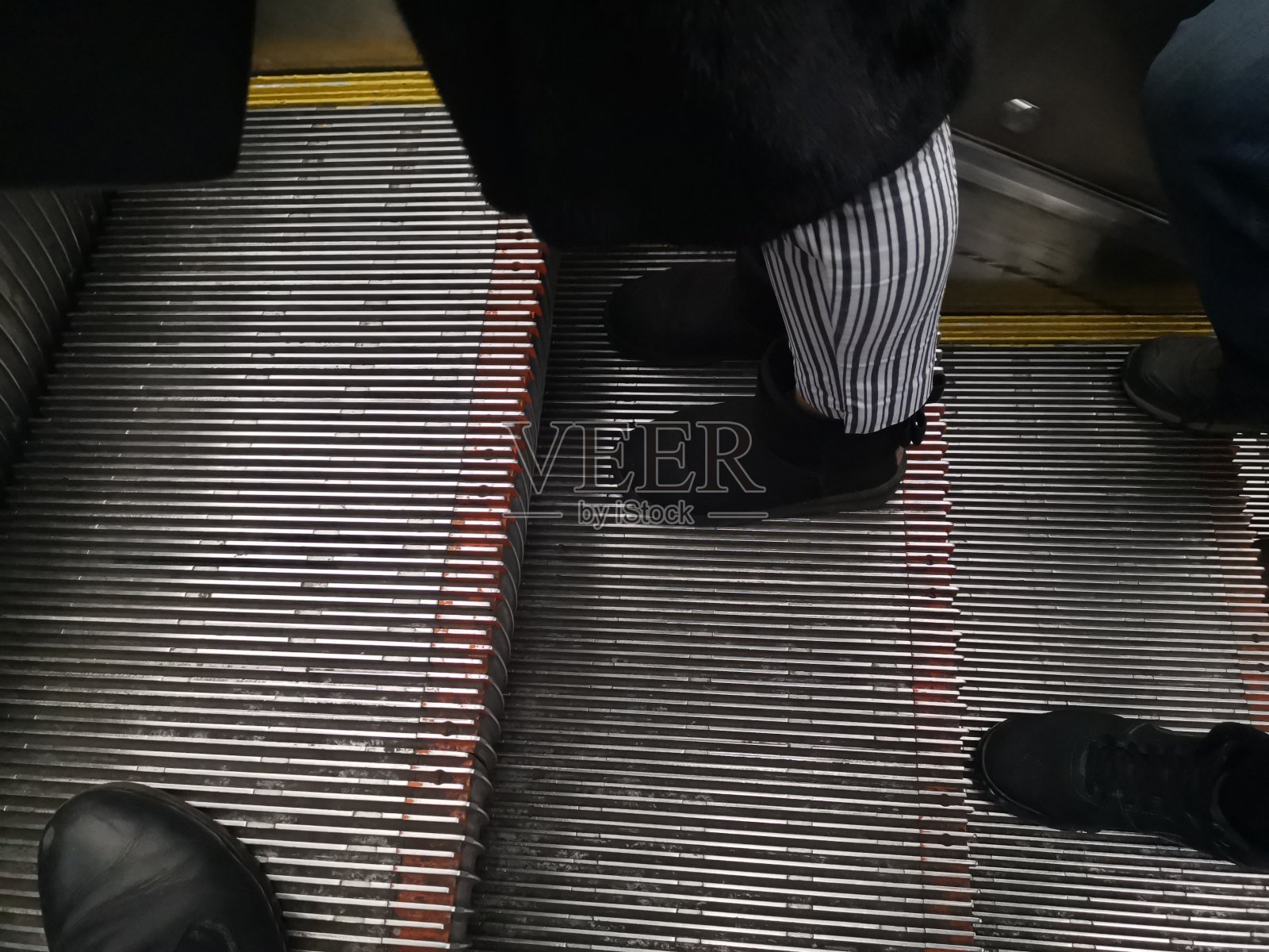 地铁鞋照片摄影图片