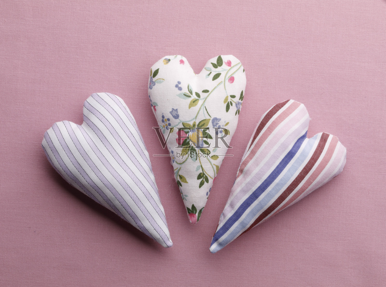 三个纺织的心照片摄影图片