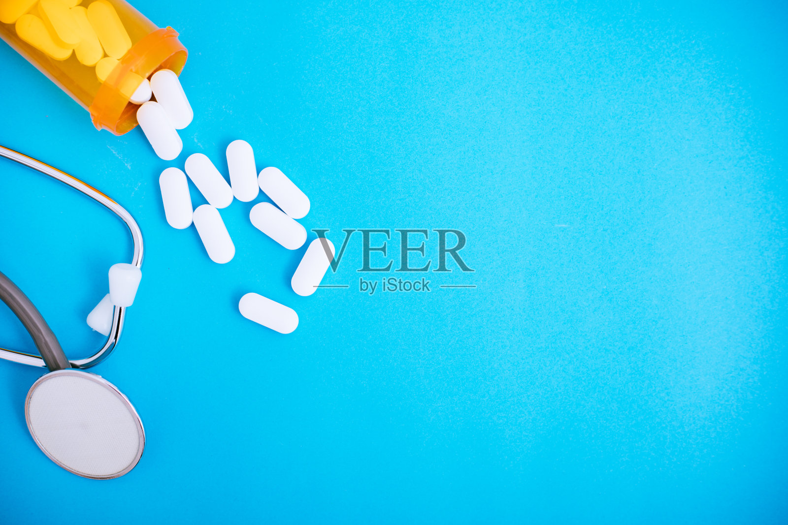 药瓶和听诊器照片摄影图片