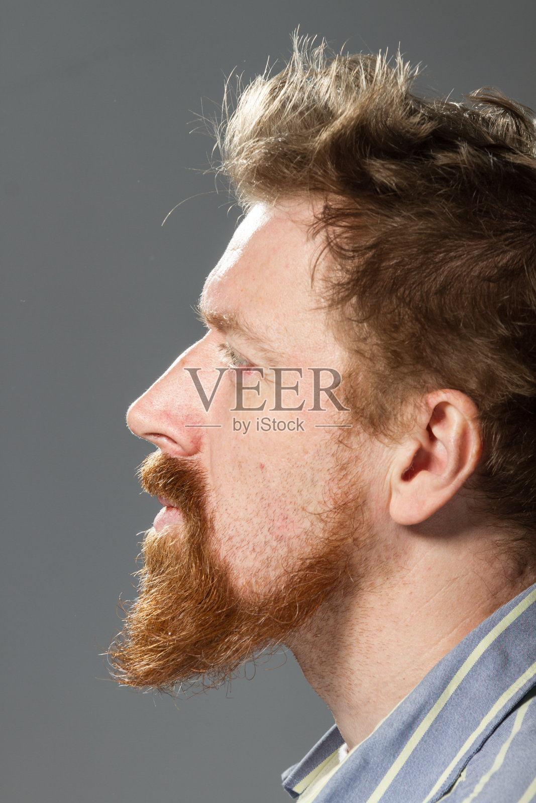 红胡子男人照片摄影图片