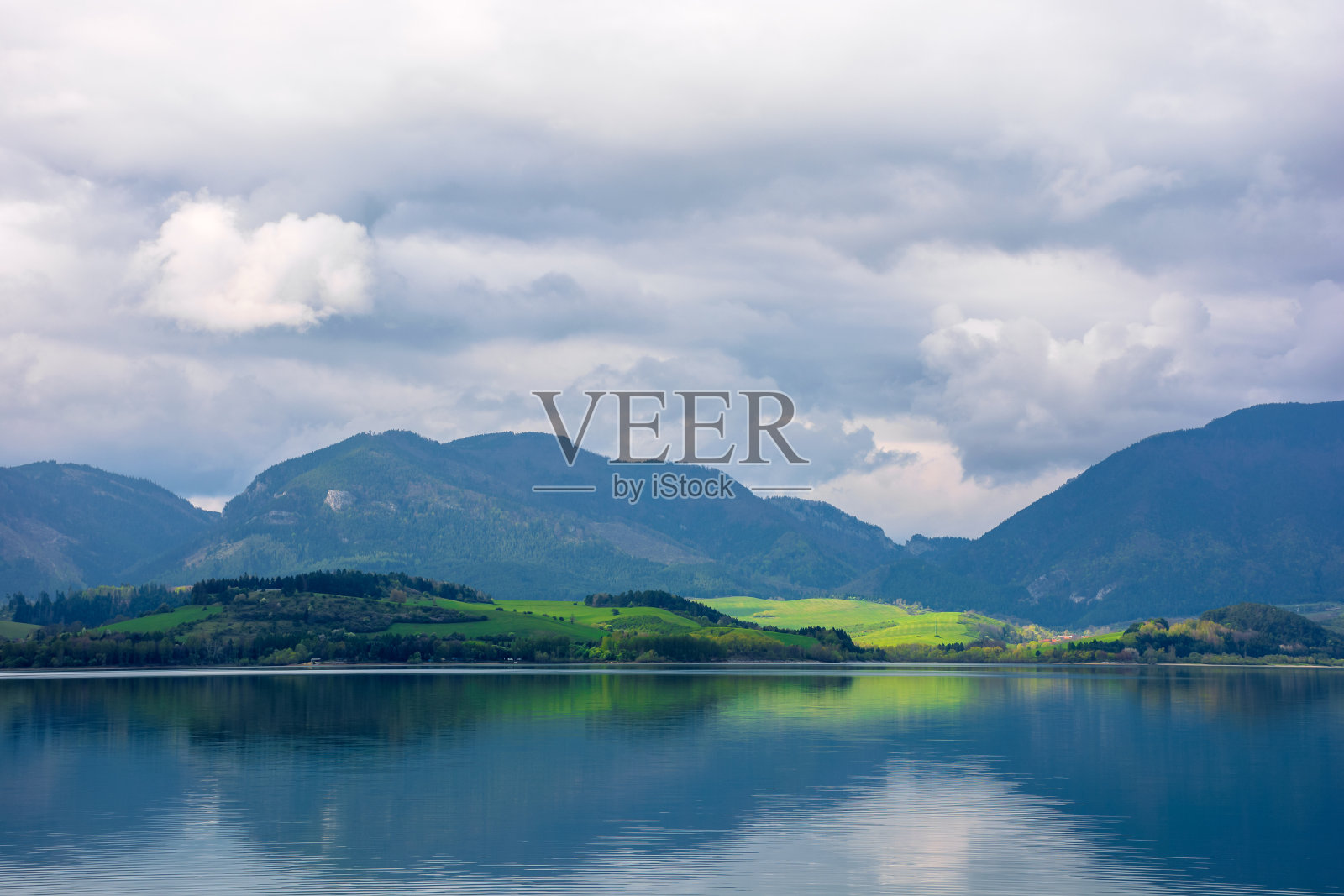 斯洛伐克的利普托夫斯卡马拉湖照片摄影图片