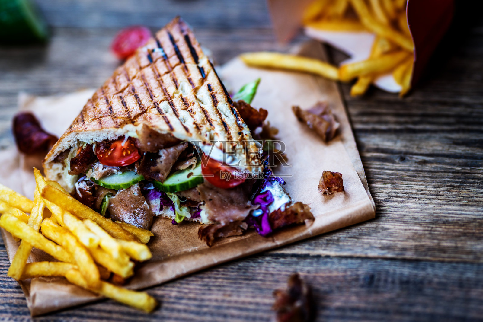 多纳烤肉串配蔬菜照片摄影图片