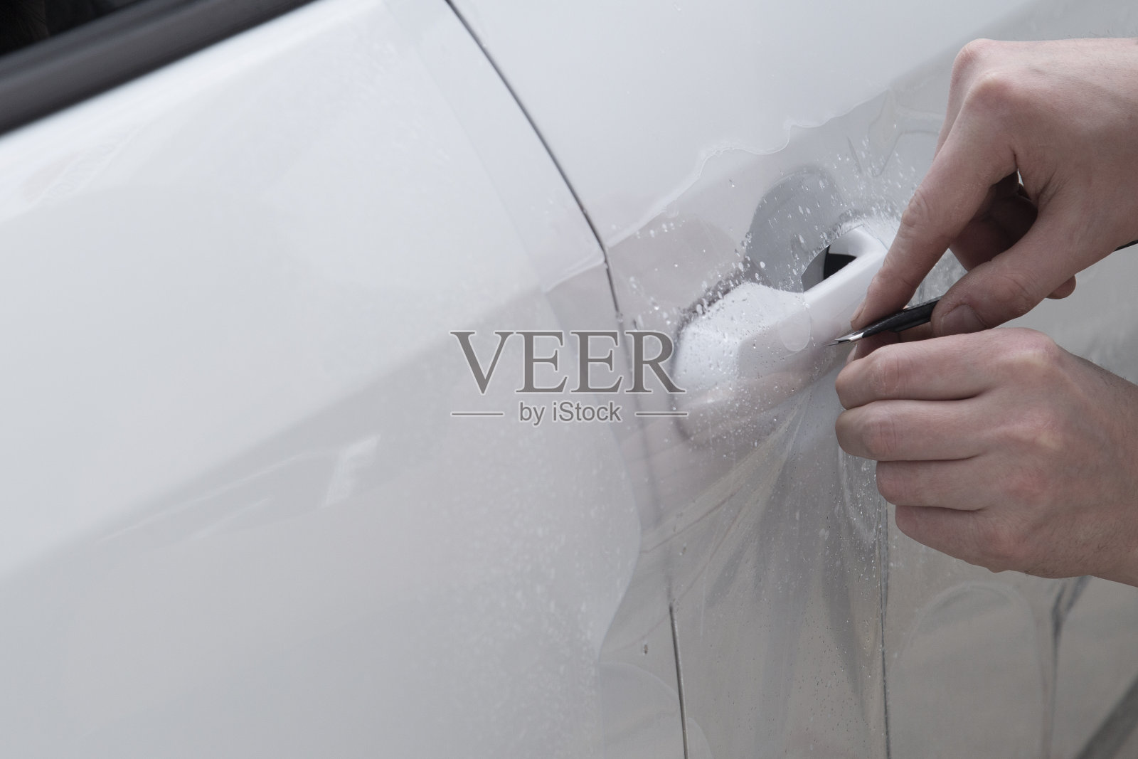 安装车身保护膜照片摄影图片