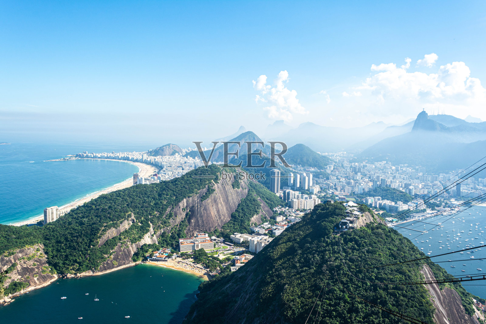 从糖面包山俯瞰里约热内卢照片摄影图片