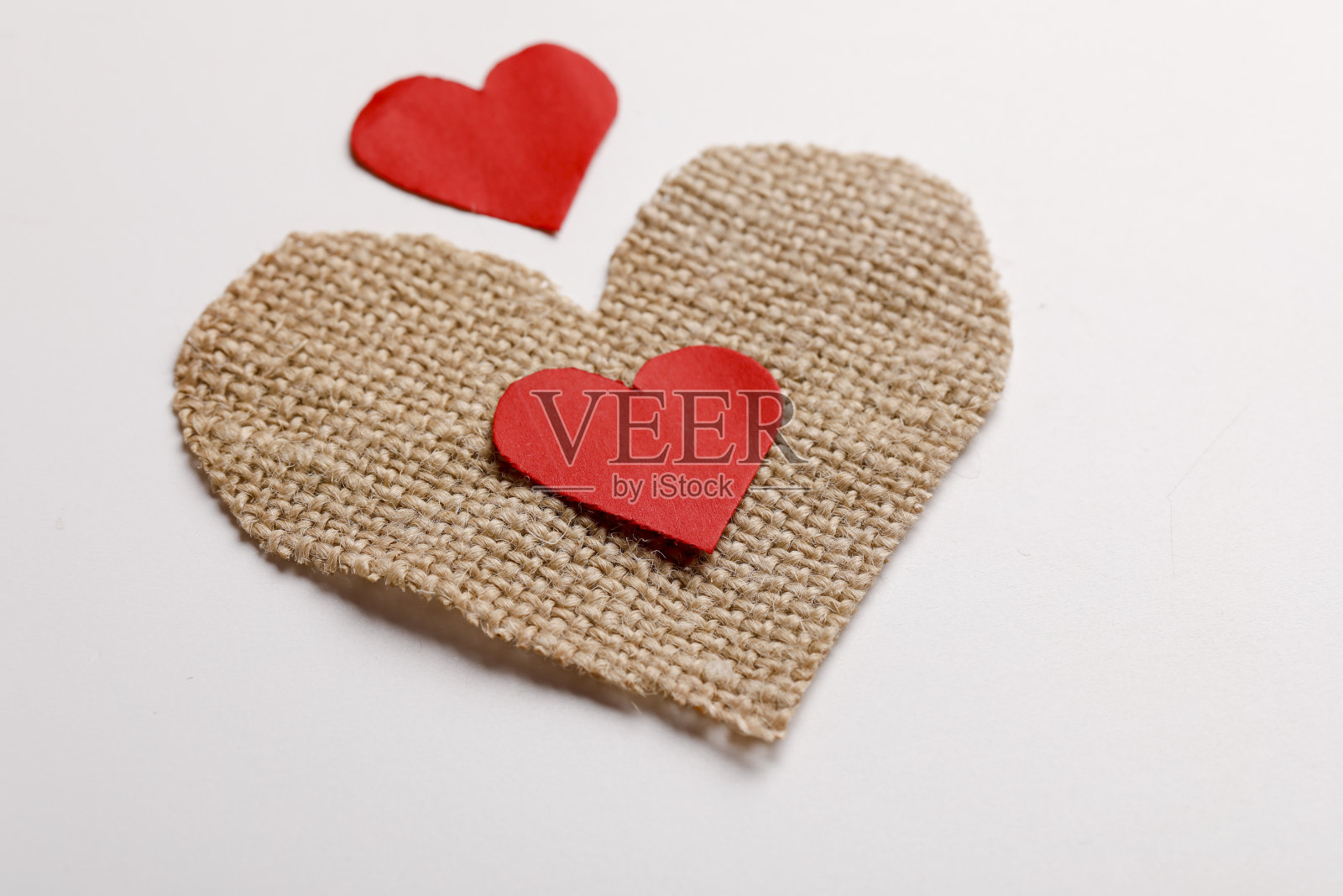 红色的小心脏。情人节的概念照片摄影图片