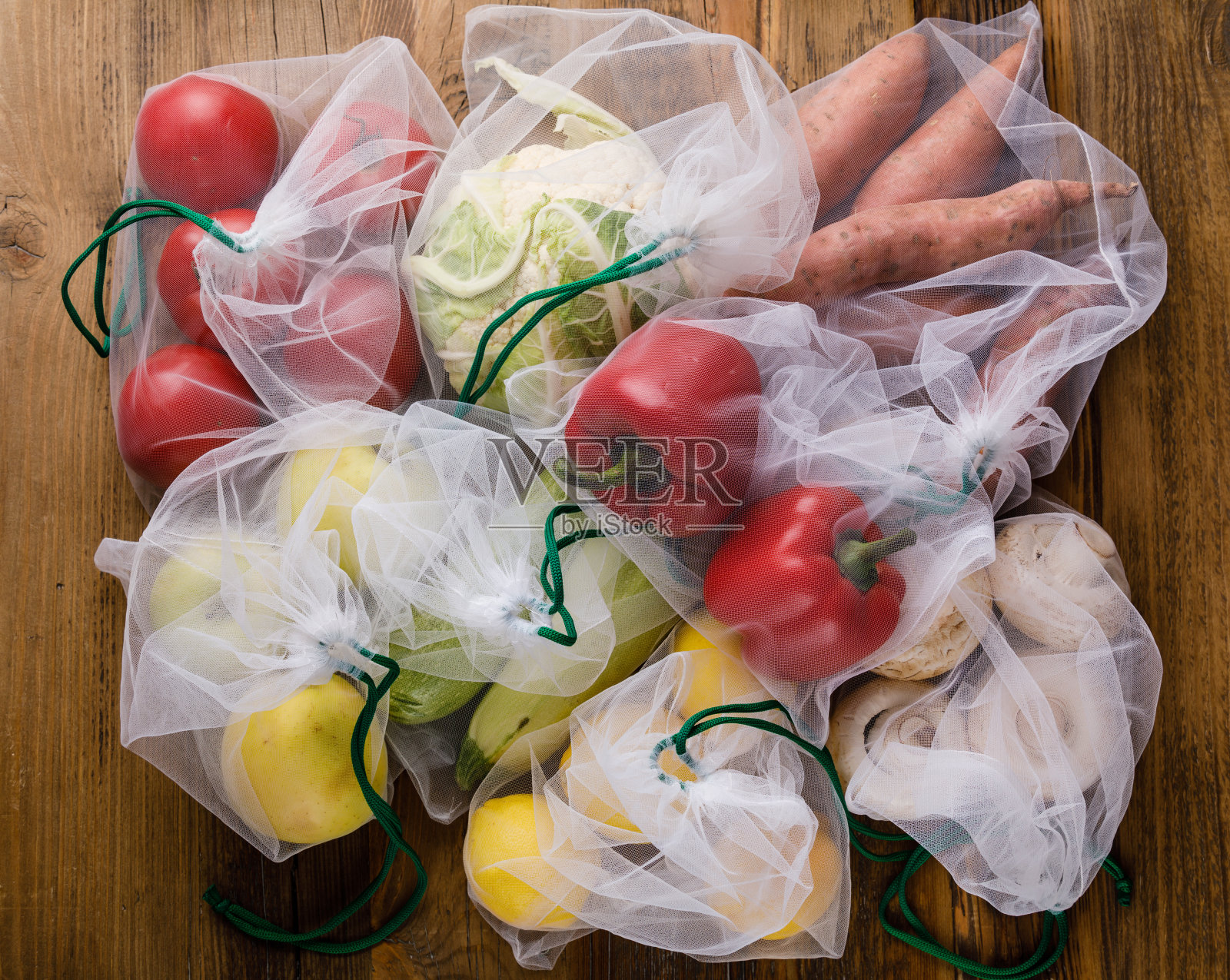 零浪费的生活方式新鲜的水果和蔬菜在生态可重复使用的袋子照片摄影图片