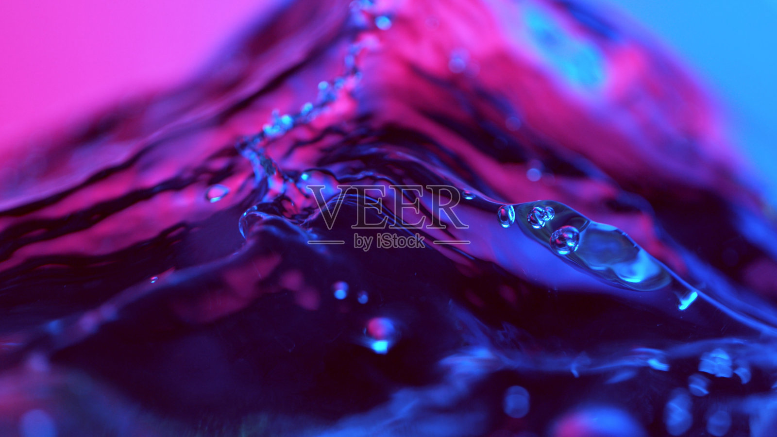 霓虹灯中的水波细节照片摄影图片