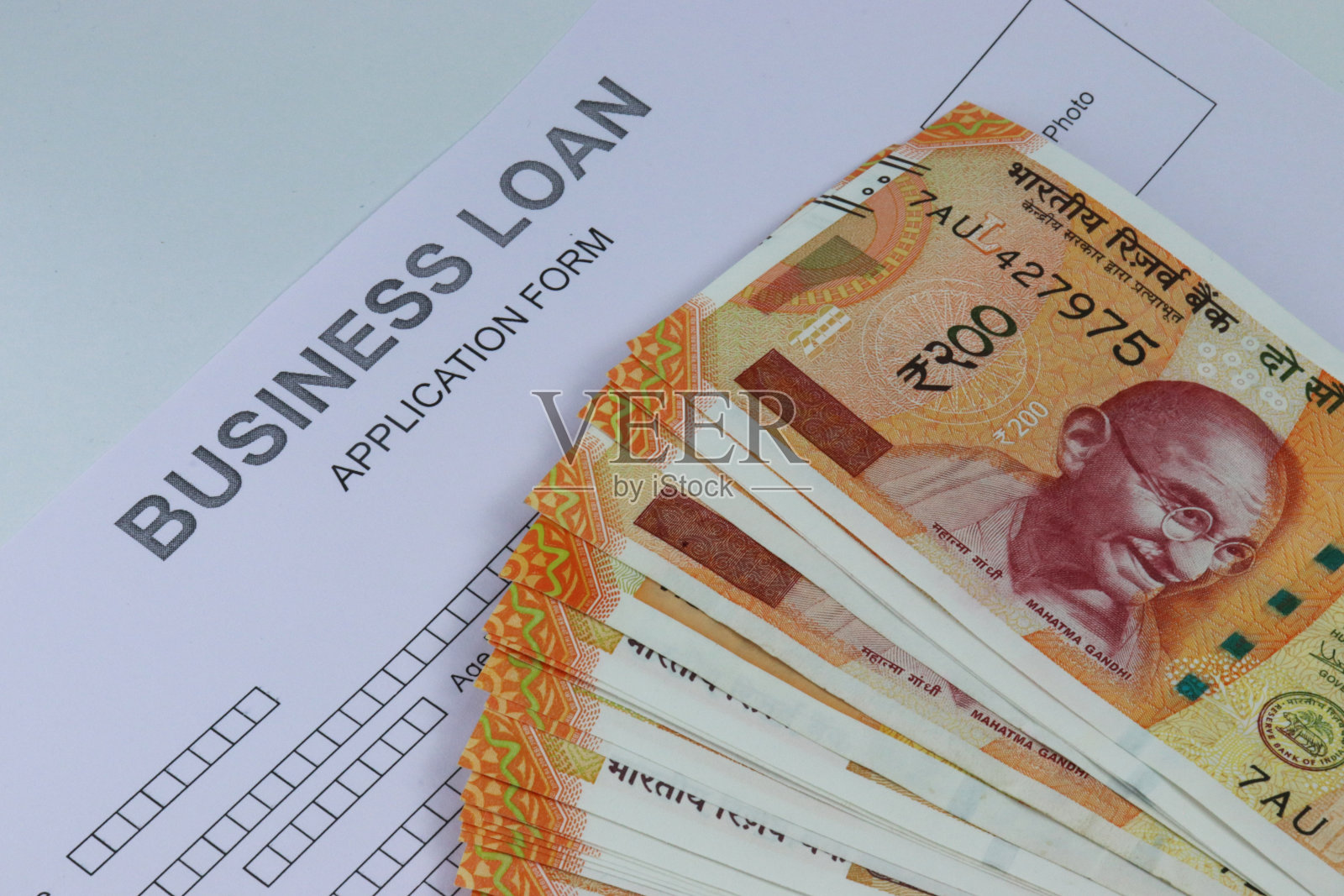 商业贷款概念与印度货币照片摄影图片