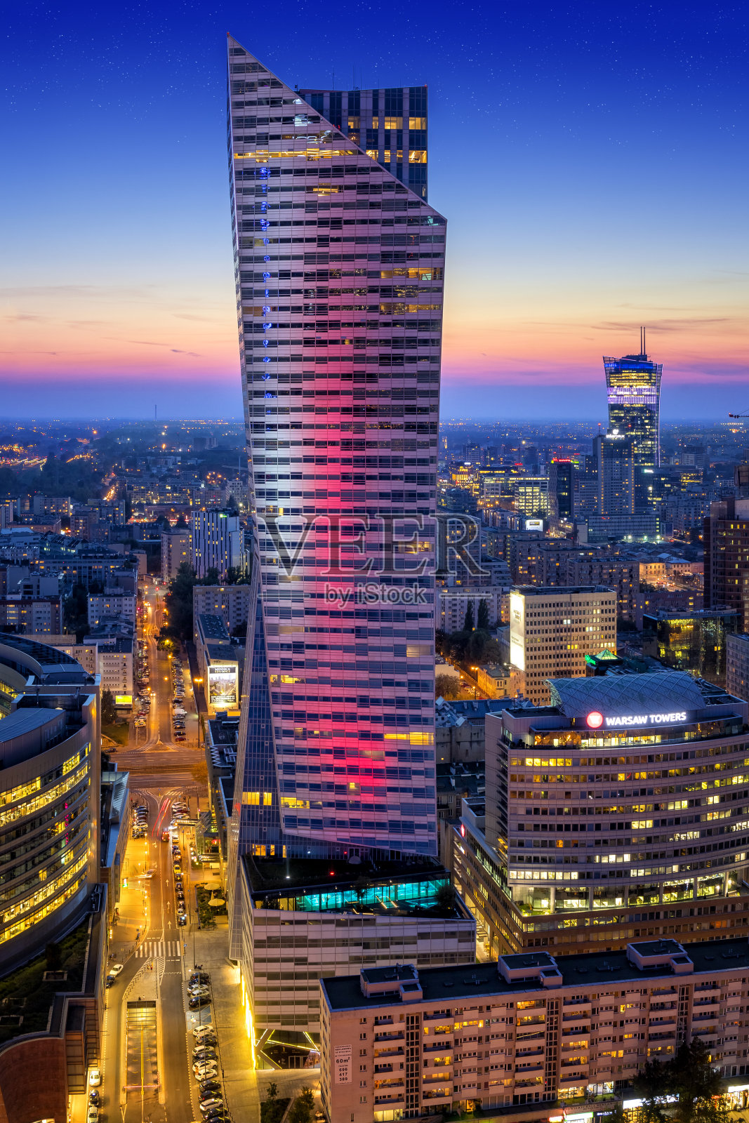 波兰华沙市中心傍晚的鸟瞰图照片摄影图片