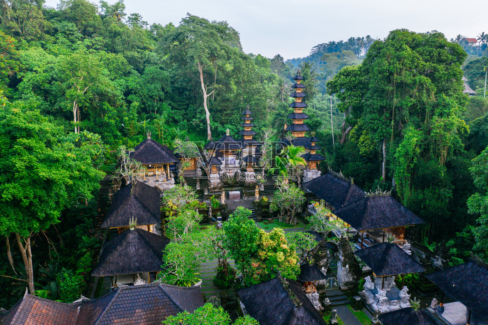 从上往下看乌布的普拉古农利巴庙照片摄影图片