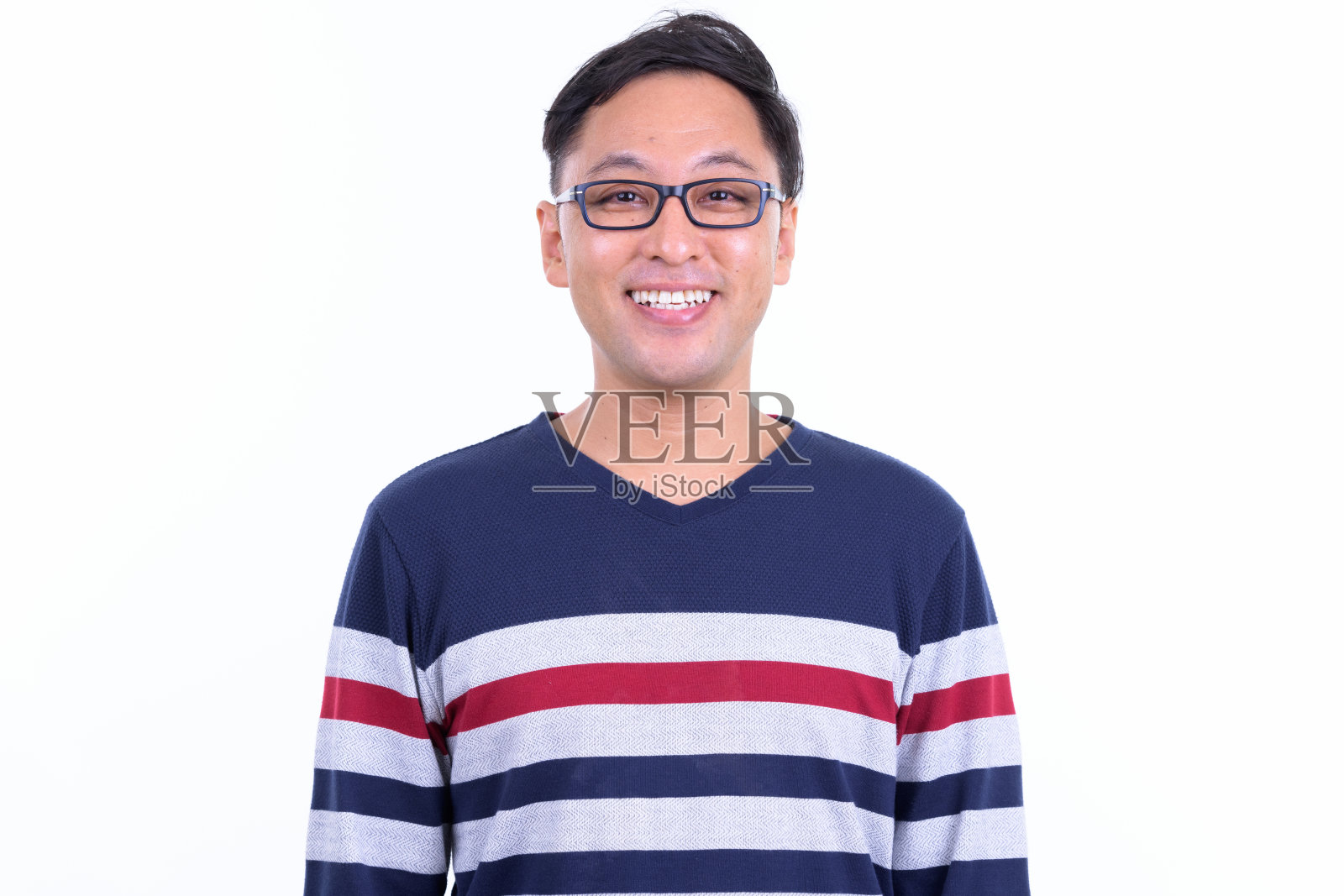 快乐的日本潮人戴着眼镜微笑照片摄影图片