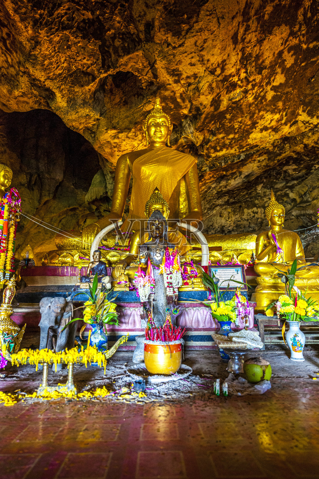 洞窟佛像照片摄影图片