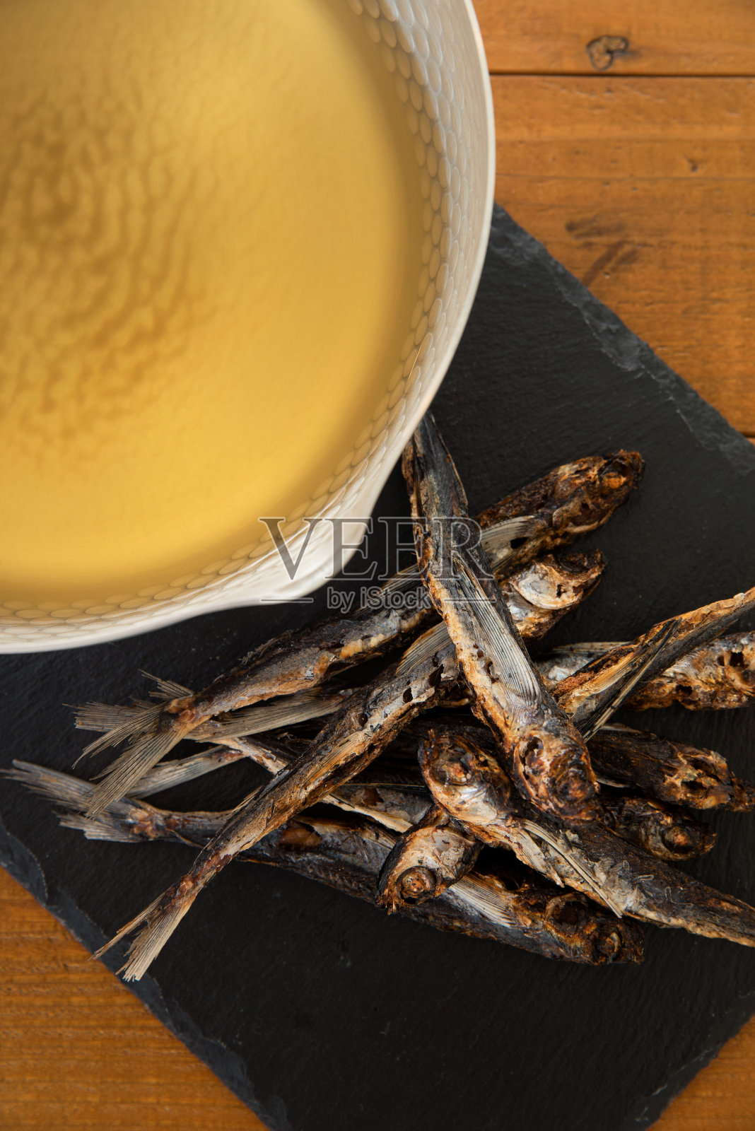 日本食材，飞鱼，我烤成的肉汤“烧鱼汤”照片摄影图片