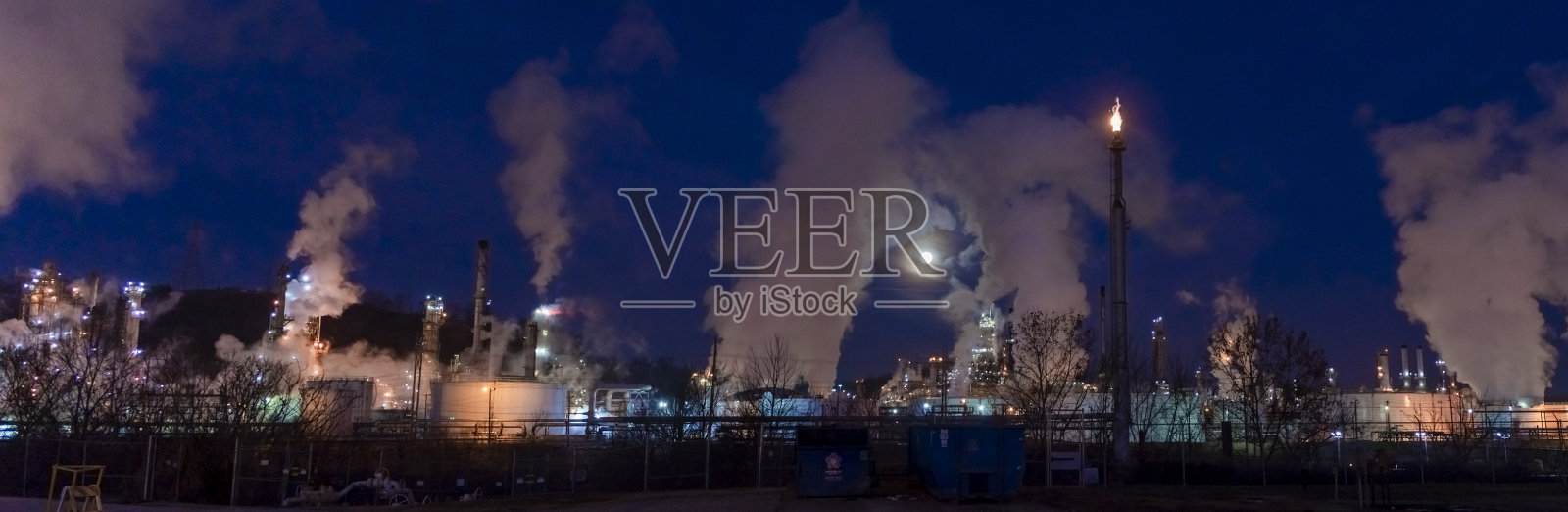 工业阀门和炼油厂照片摄影图片