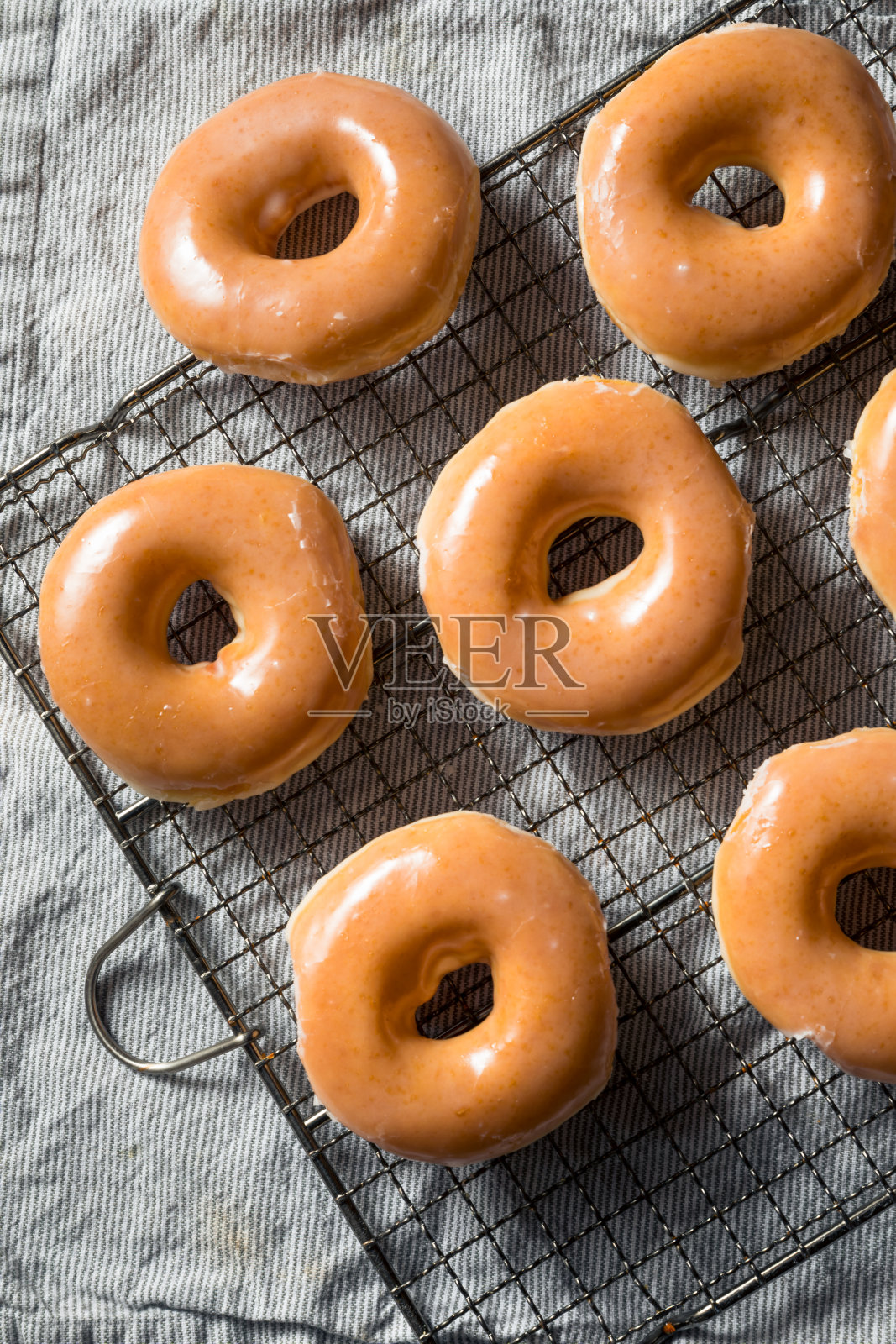 自制糖霜酵母甜甜圈照片摄影图片