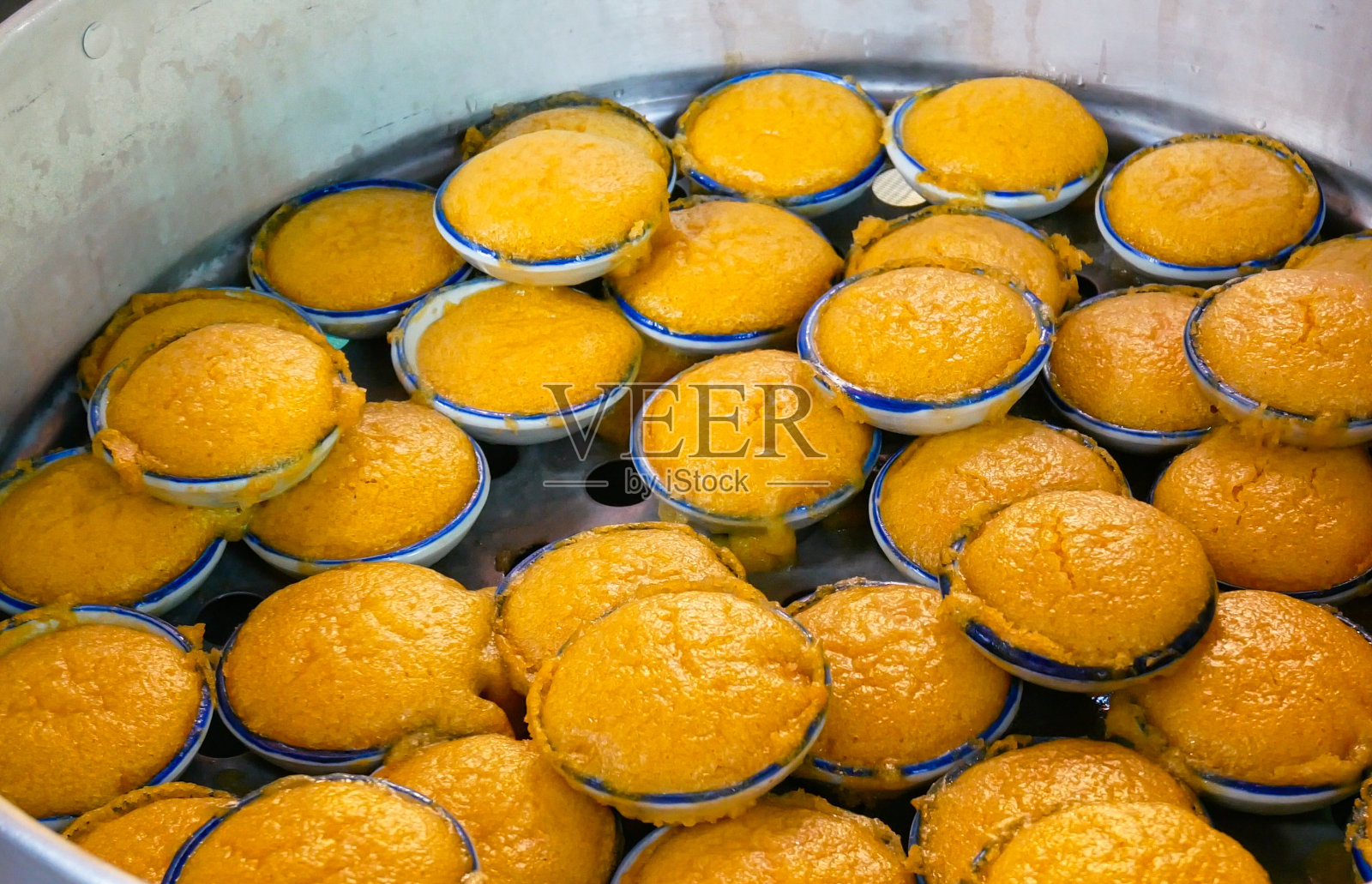 热气腾腾的糖棕榈糕照片摄影图片