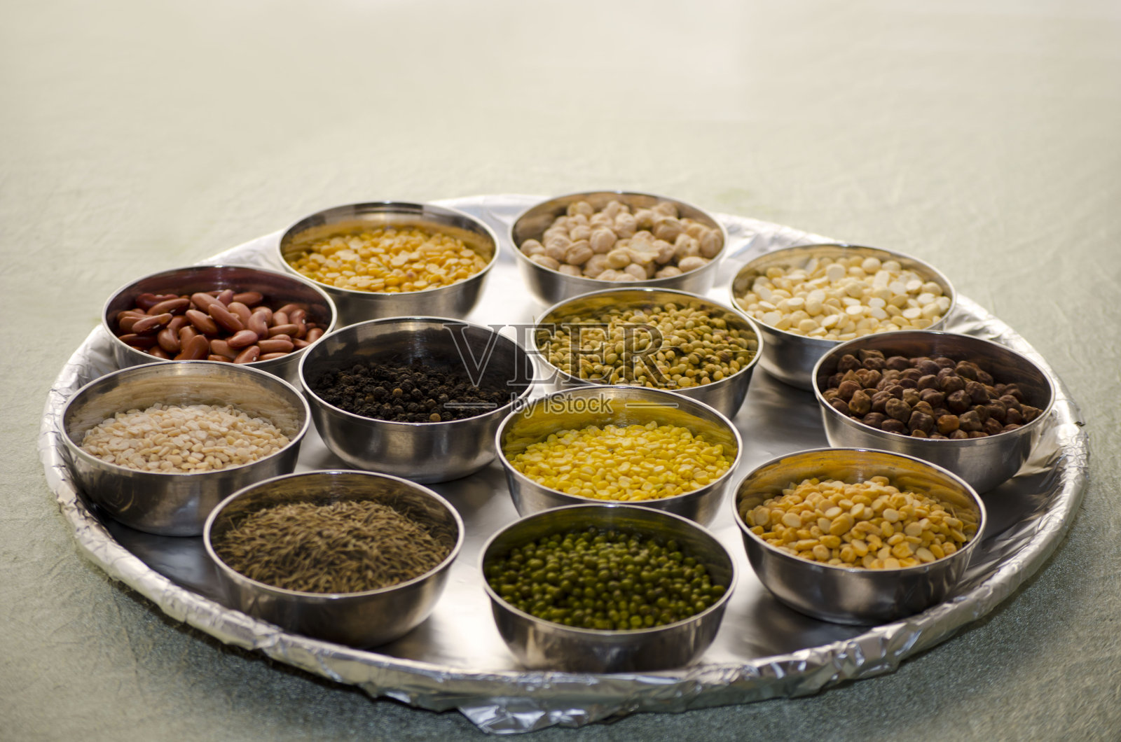 印度食物摆在桌上照片摄影图片