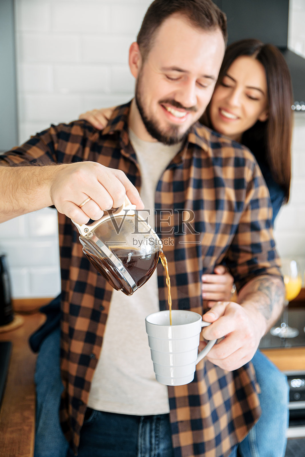 年轻情侣特写肖像照片摄影图片