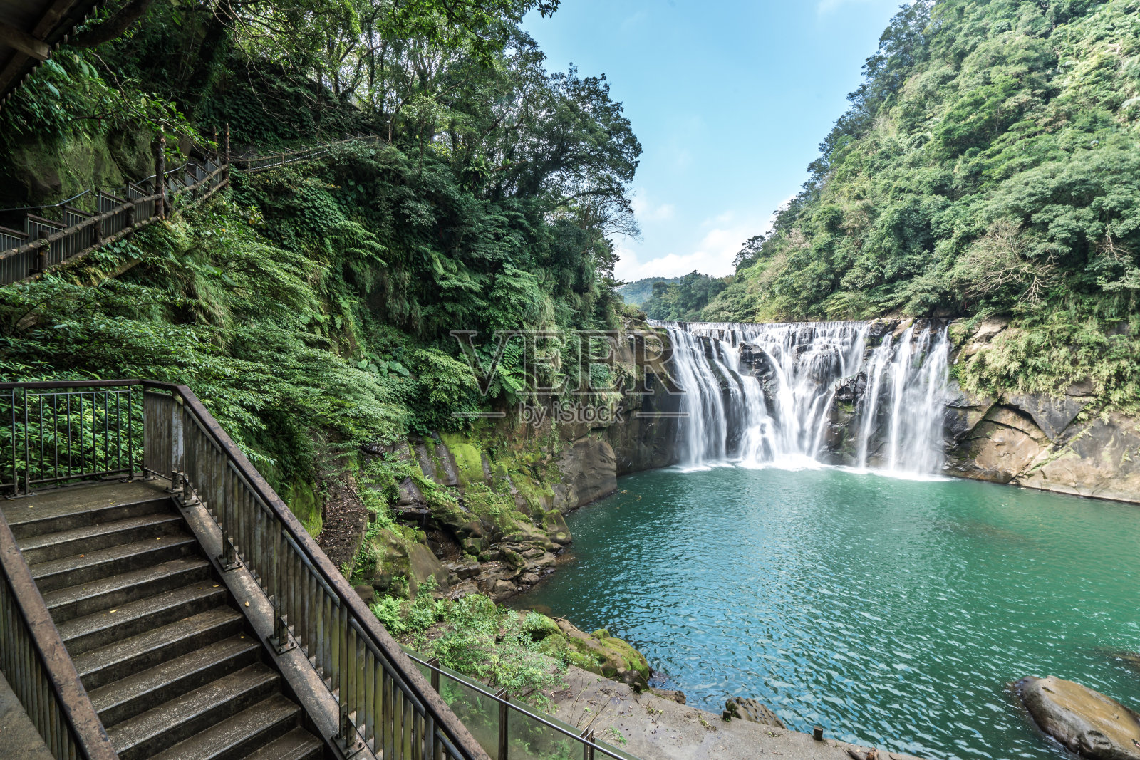 十分瀑布：中国台湾最大的帘幕式瀑布照片摄影图片