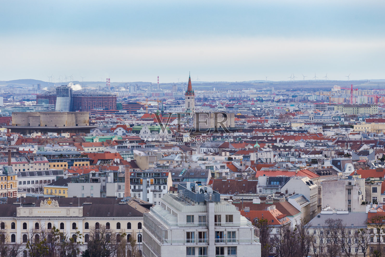2018年1月2日奥地利维也纳圣斯蒂芬大教堂观景台俯瞰市中心建筑全景照片摄影图片