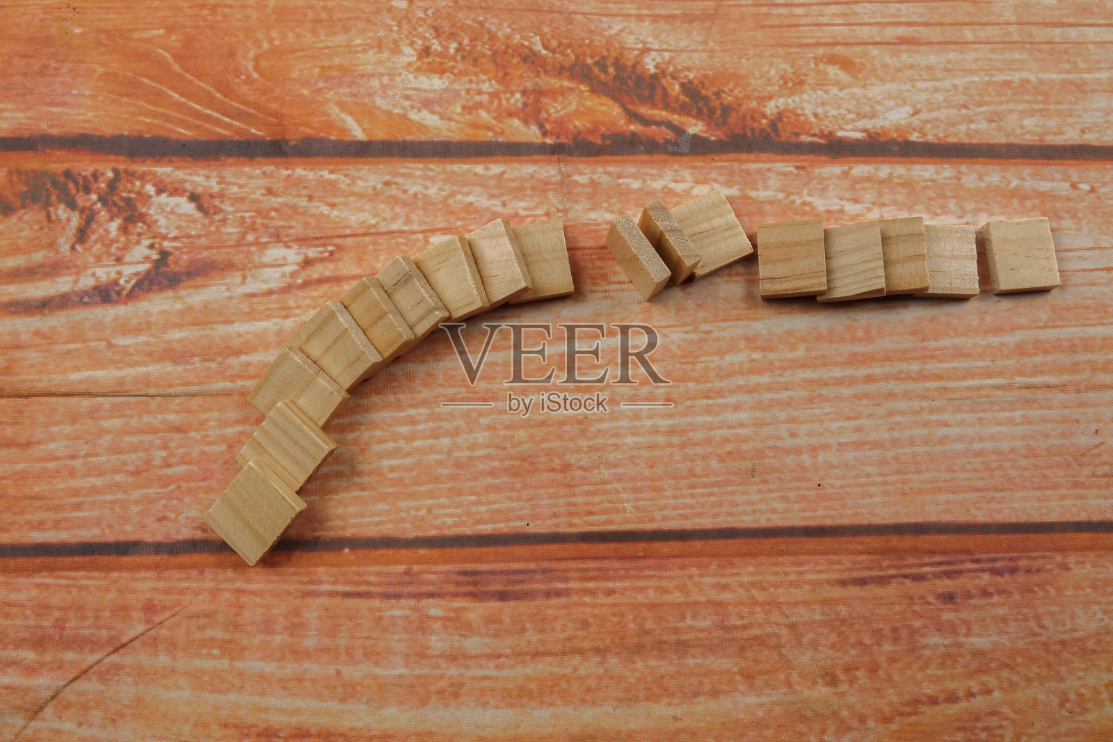 多米诺效应孤立的木制背景照片摄影图片