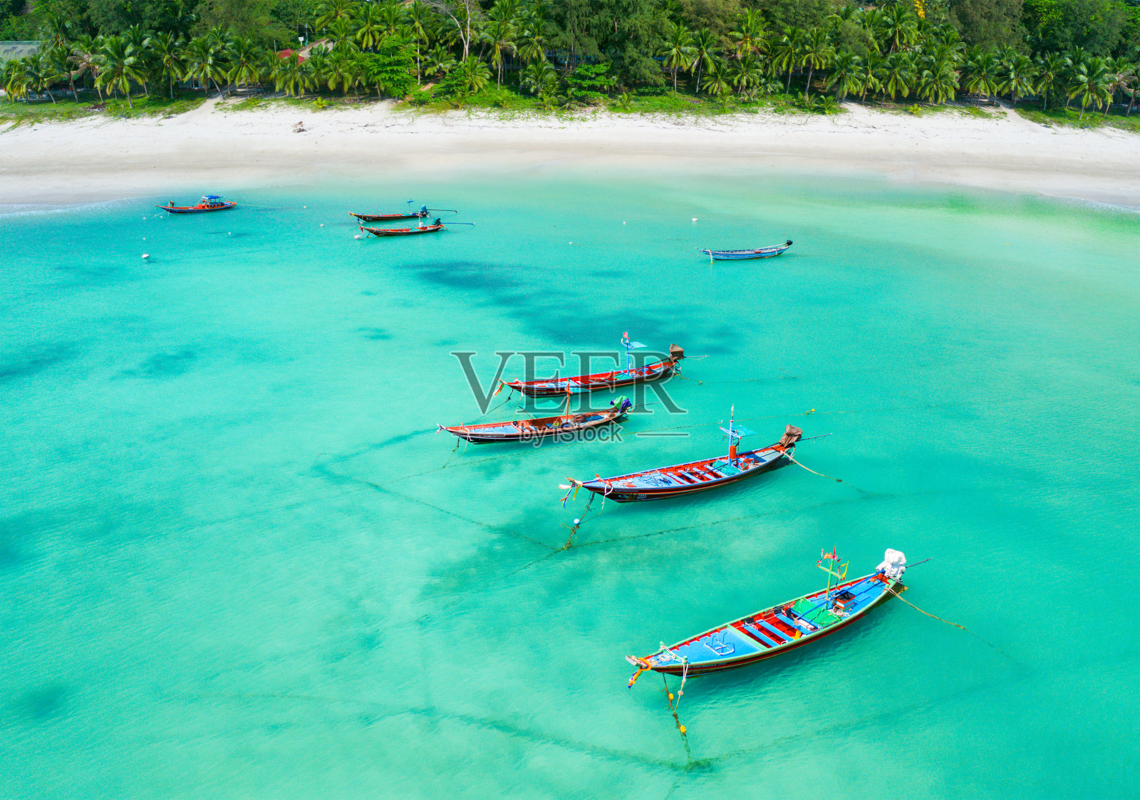 泰国长尾船和热带海域的鸟瞰图照片摄影图片