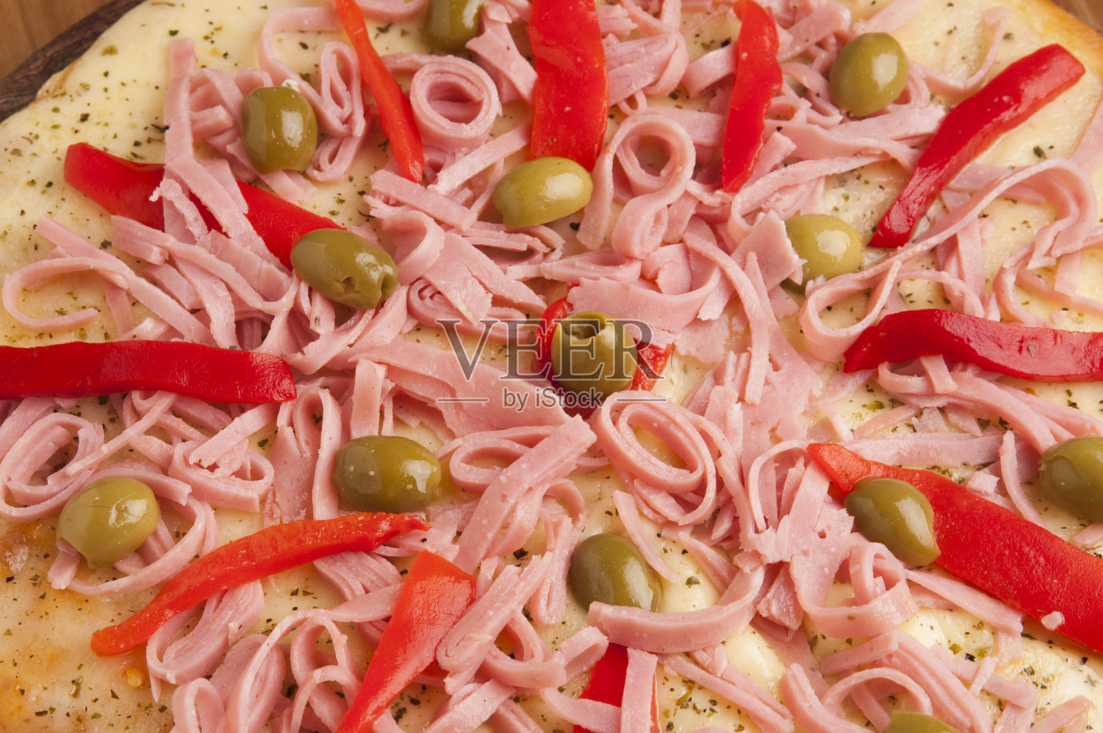 火腿和黑莓披萨照片摄影图片