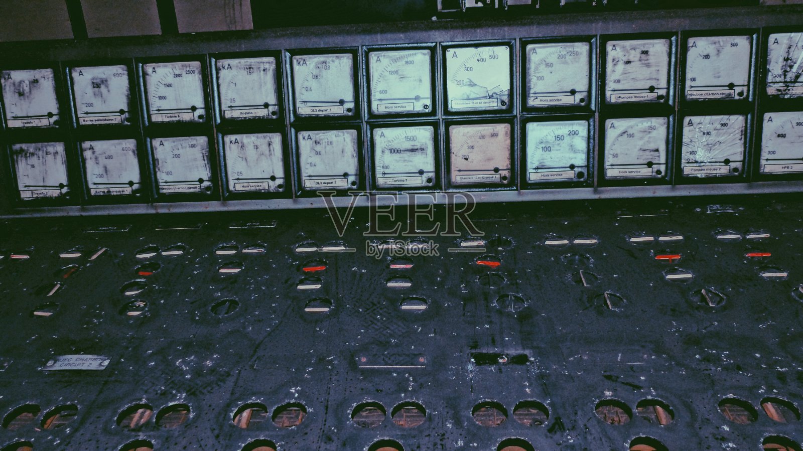 废弃的控制室照片摄影图片